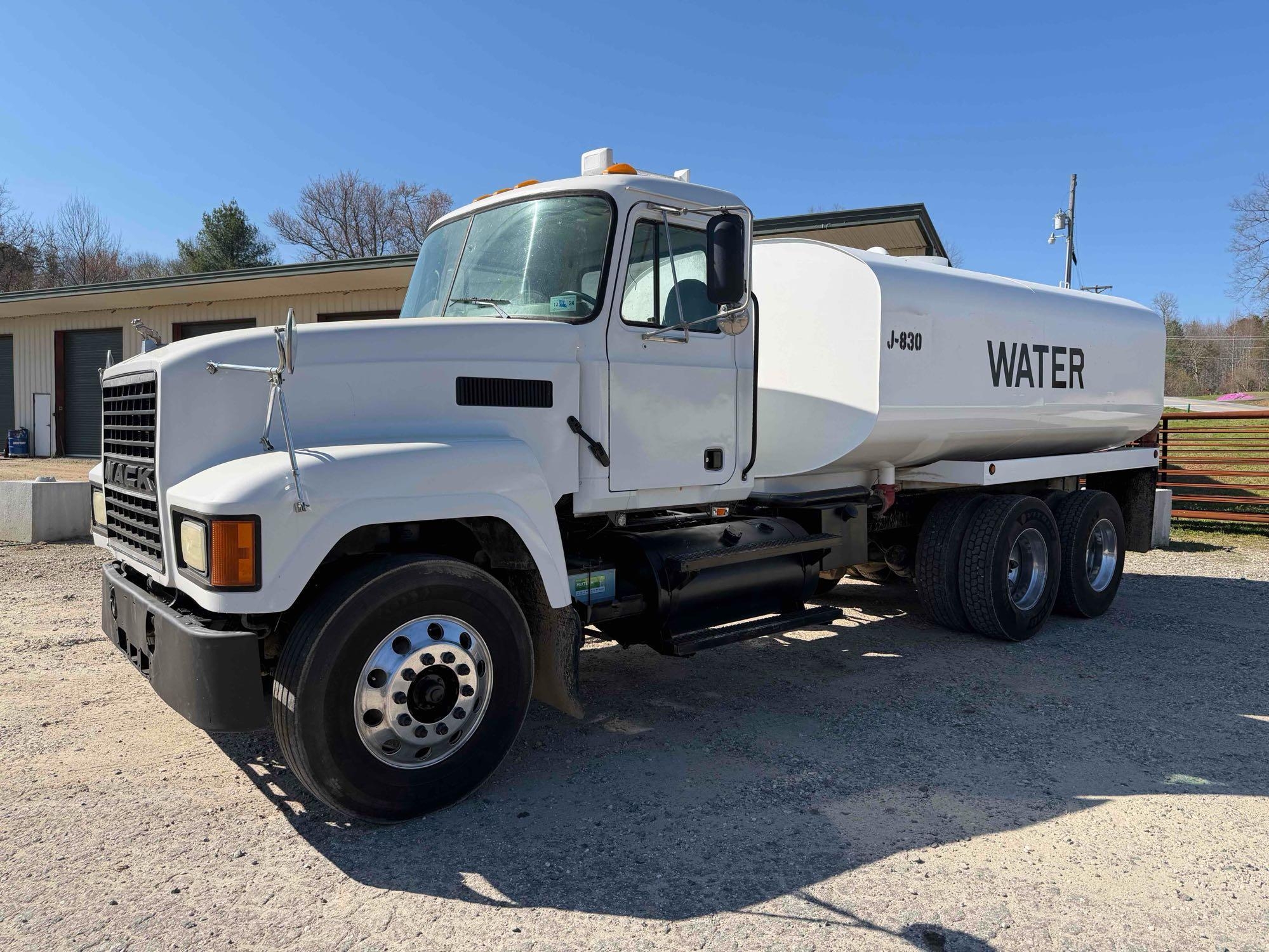 2001 Mack CH613 Water Truck, VIN # 1M1AA18Y21W144276 (A65563)