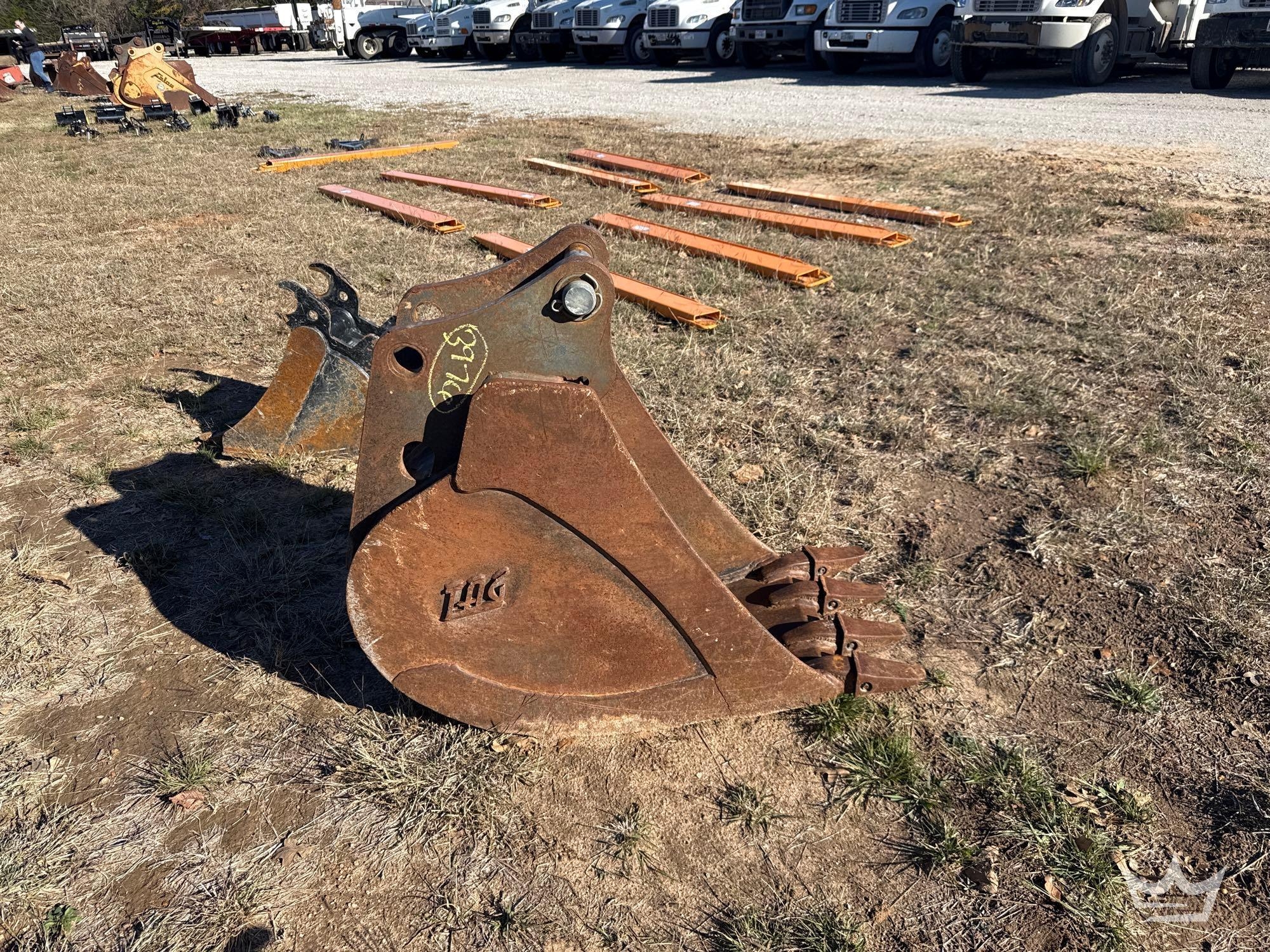 TAG 18in Digging Tooth Bucket Excavator Attachment (A60352)