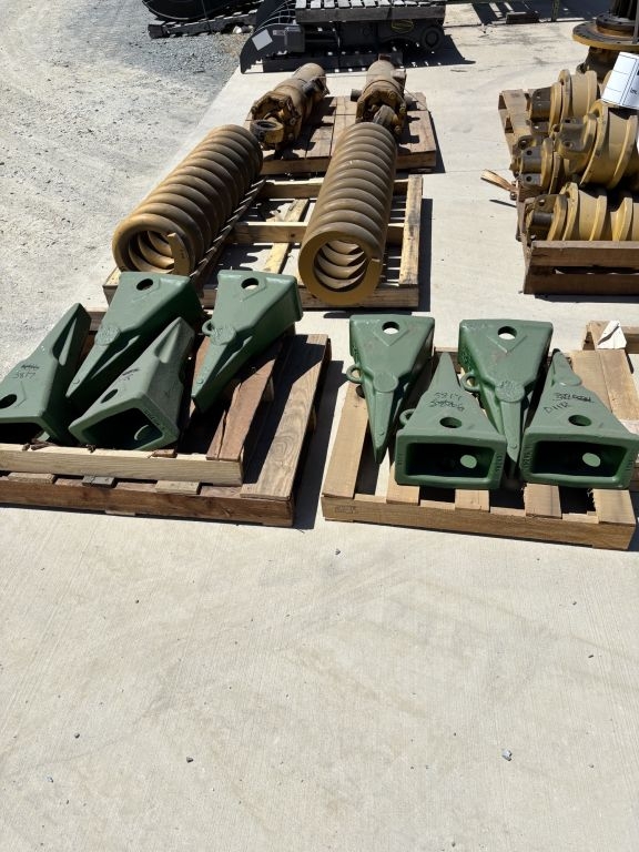 CAT D11R Ripper Teeth (8) (A68134)