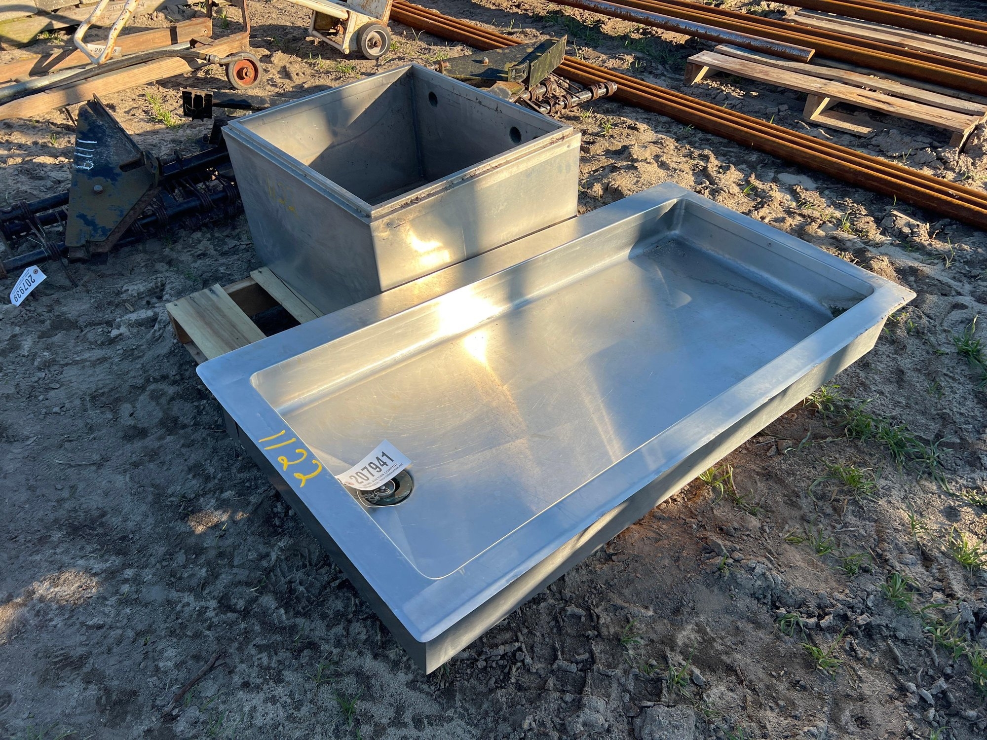 PALLET OF STAINLESS STEEL SINKS (A63745)