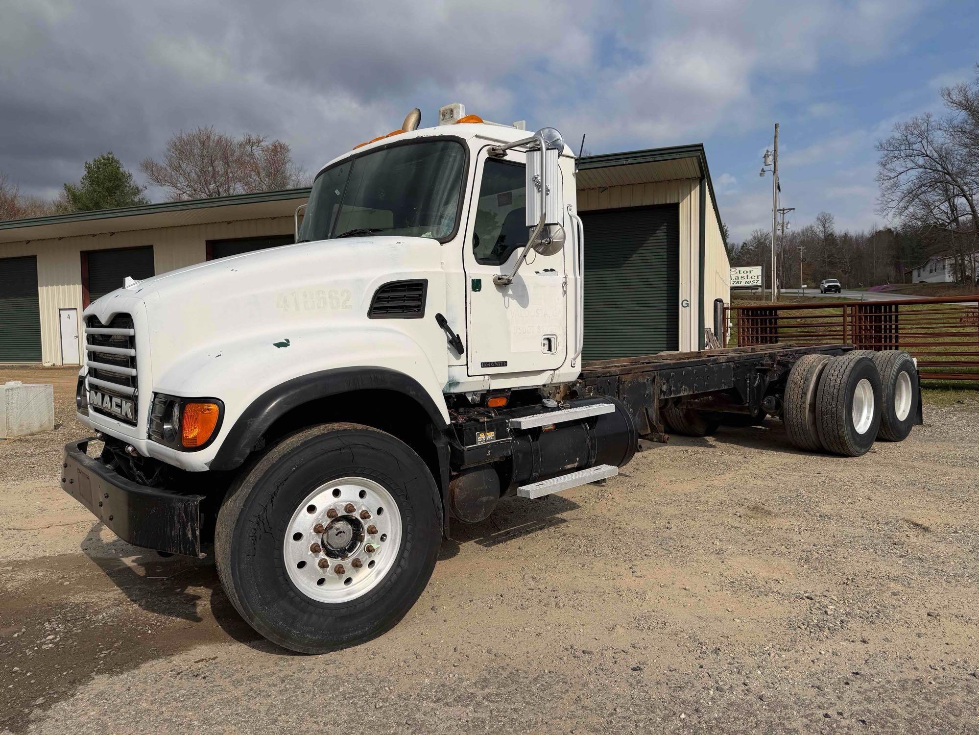 2006 Mack CV713 Granite Truck, VIN # 1M2AG11C06M033754 (A65563)