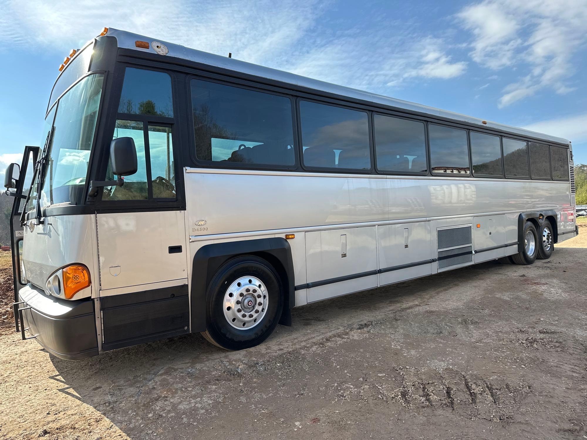 2004 MCI D4500 Bus, VIN # 1M8PDMPA44P056241 (A65563)