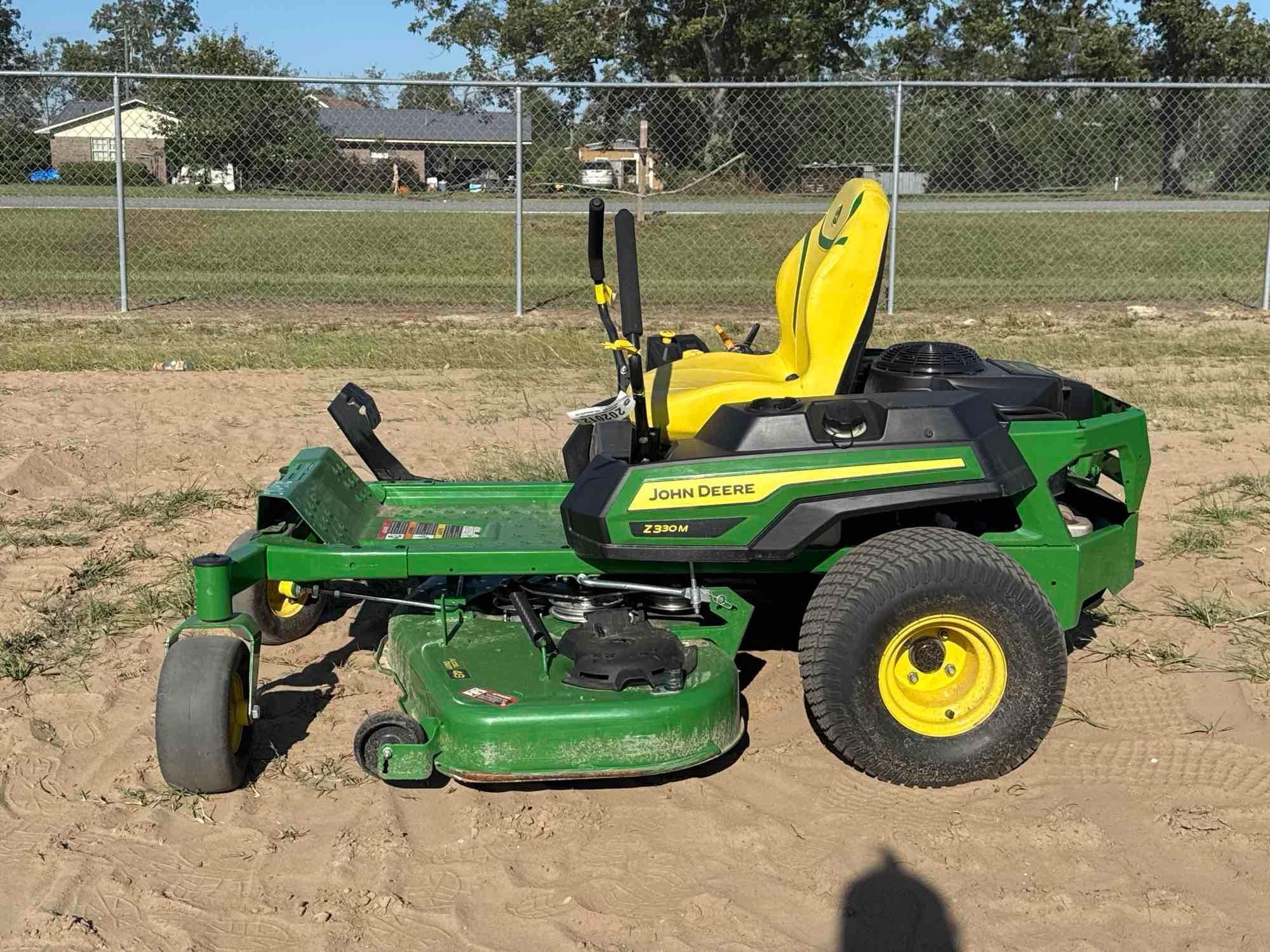 JOHN DEERE Z330M Z-TRAK ZERO TURN LAWN MOWER (A54756)