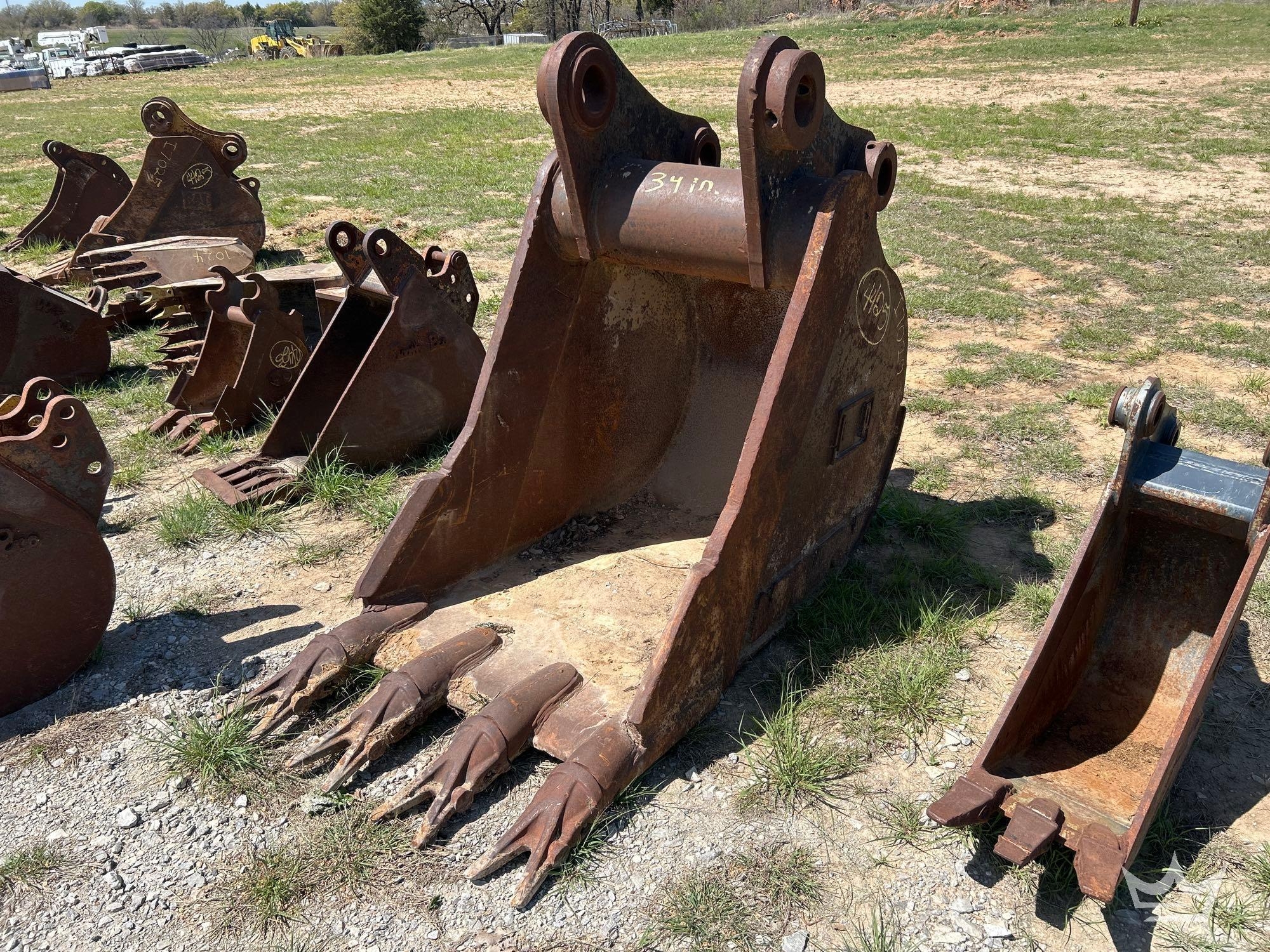 34in. Bucket with Teeth Excavator Attachment (A64194)