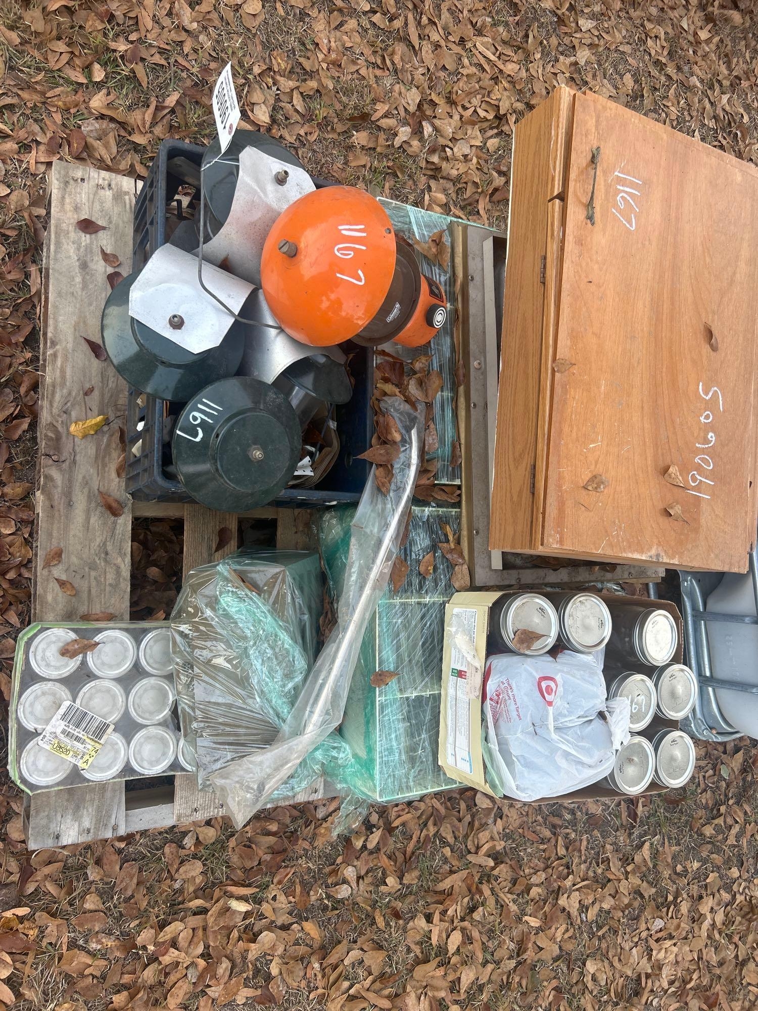 PALLET TOTE OF JARS & MISC (A58374)