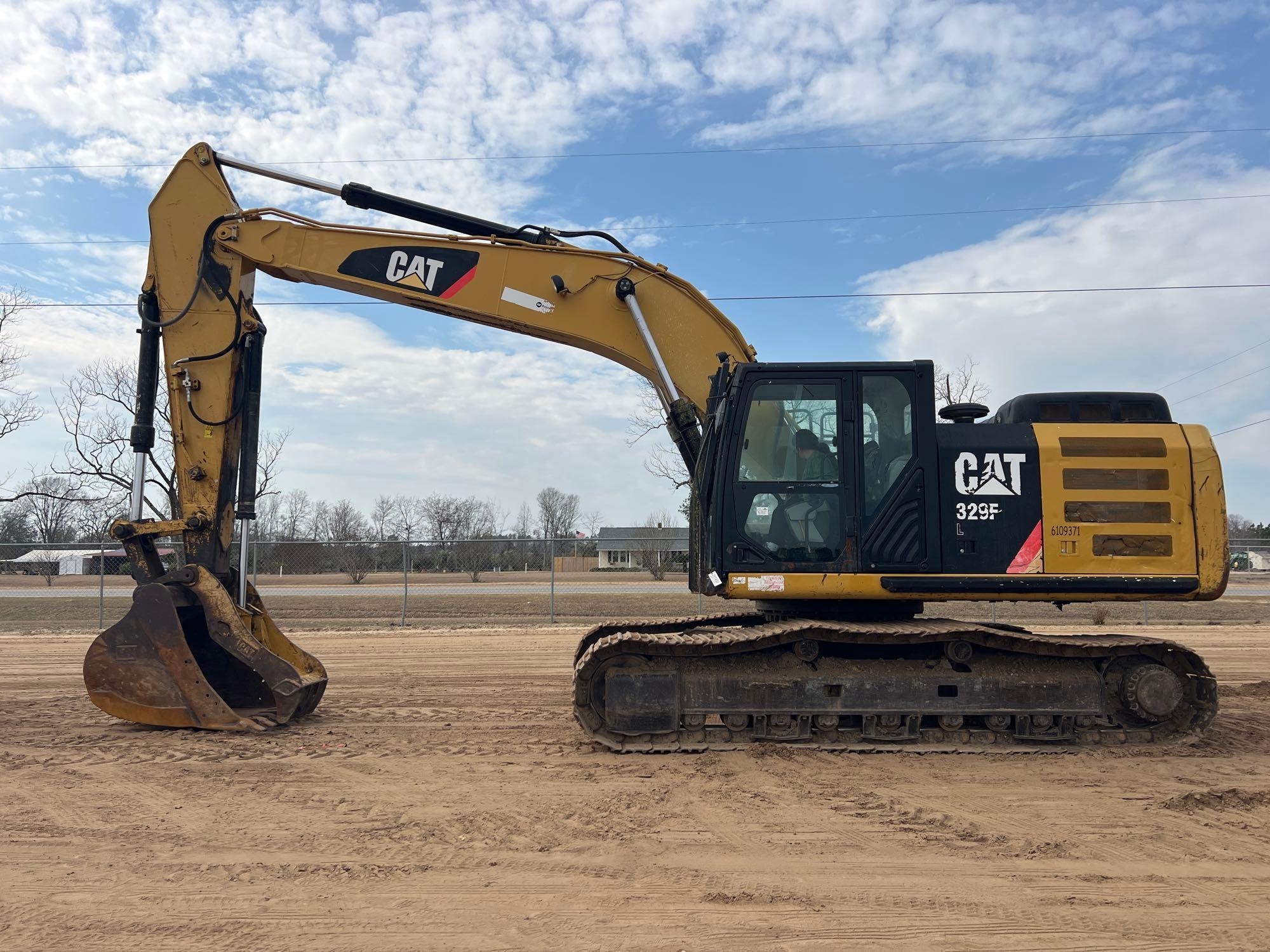 CATERPILLAR 329FL EXCAVATOR (A62129)