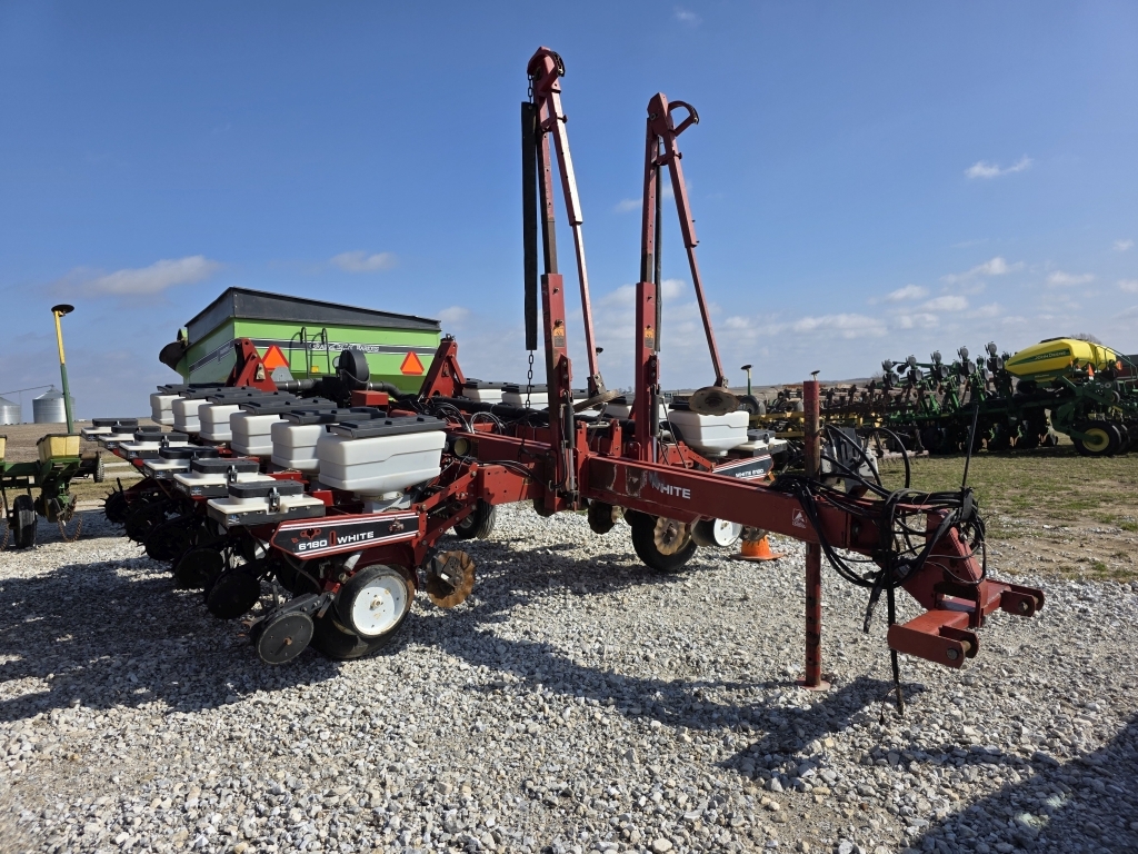 White 6182 12R Planter (A66285)