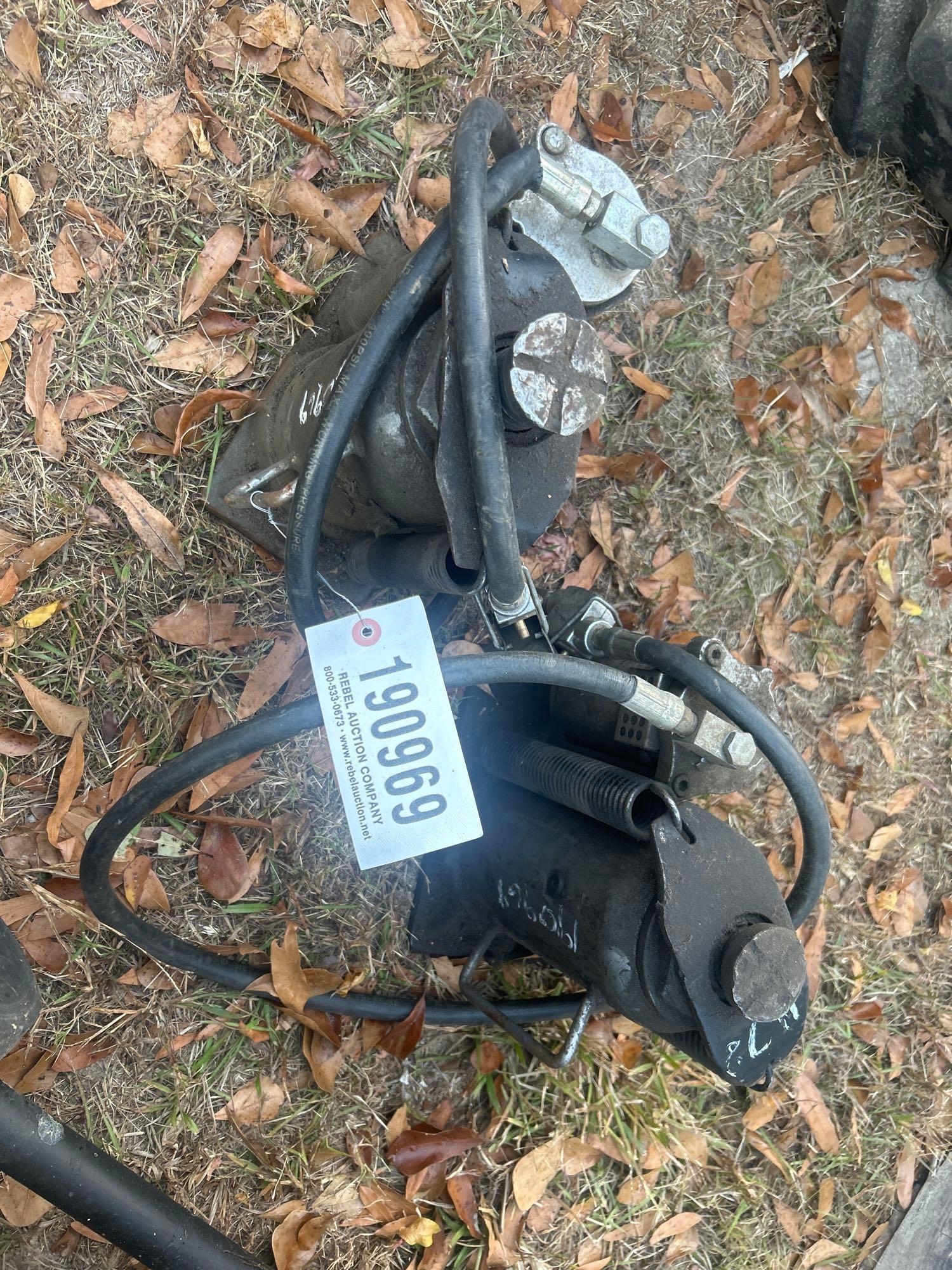 (2) AIR OVER HYD JACKS (A58374)