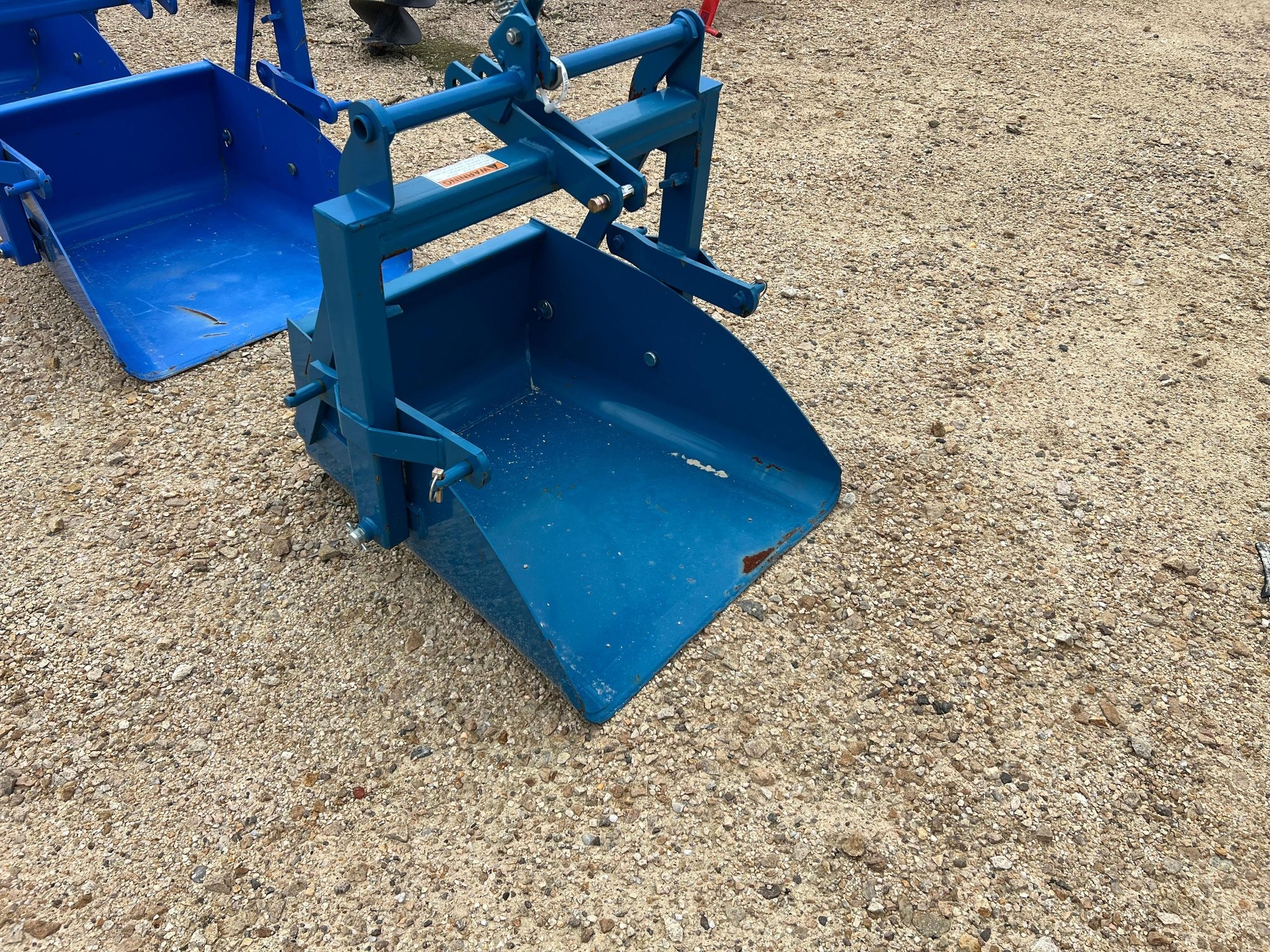 NEW HOLLAND 706 30 INCH 3PT DIRT SCOOP (A55302)