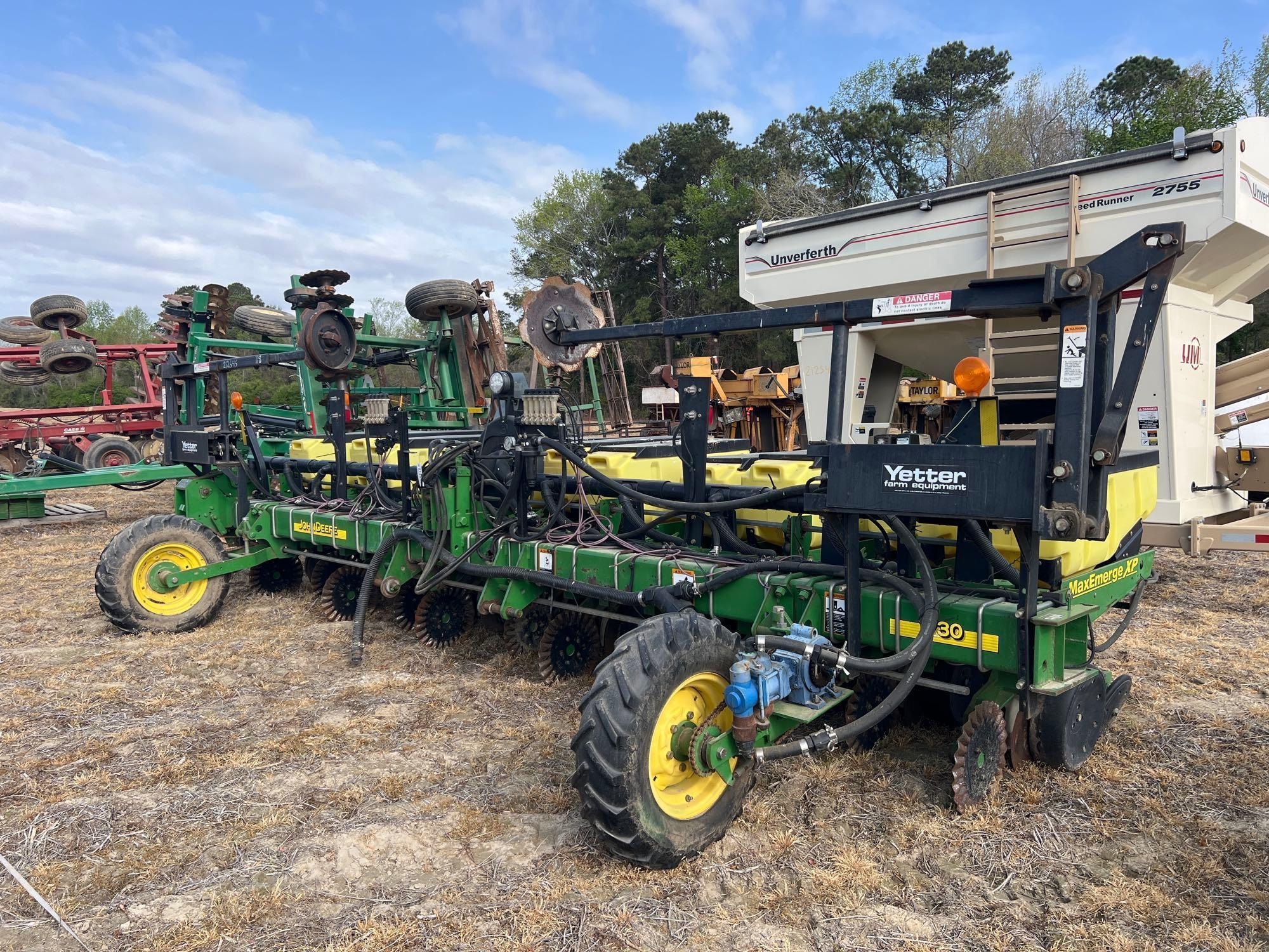 JOHN DEERE 1730 - 6R40", 11R20" VACUUM PLANTER (A64278)