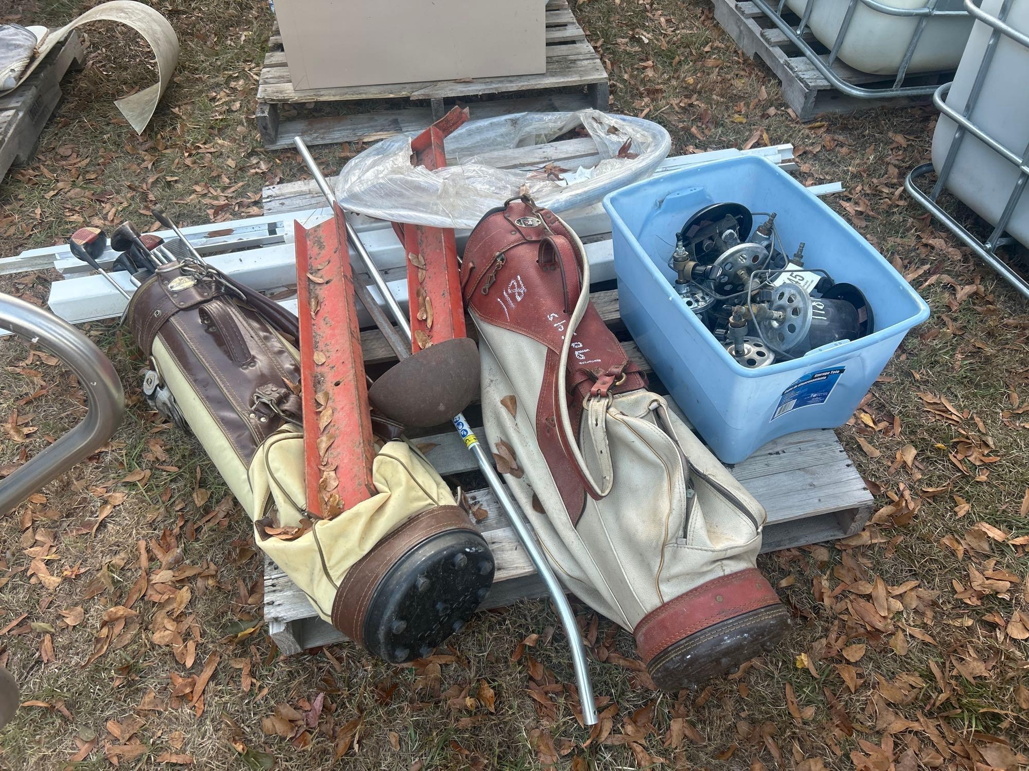 PALLET OF GOLF CLUBS & MISC (A58374)