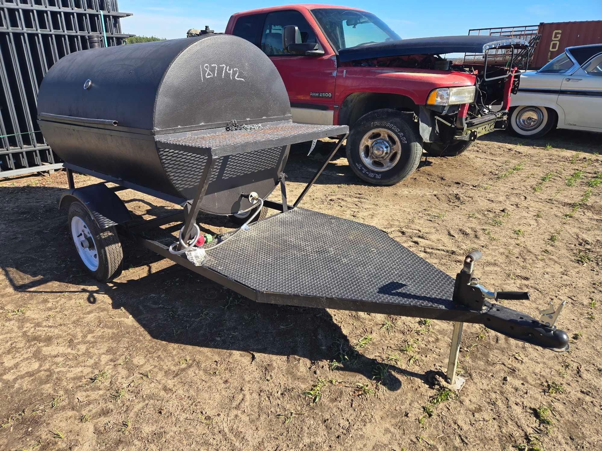 HOMEMADE PORTABLE PROPANE SMOKER (A63745)