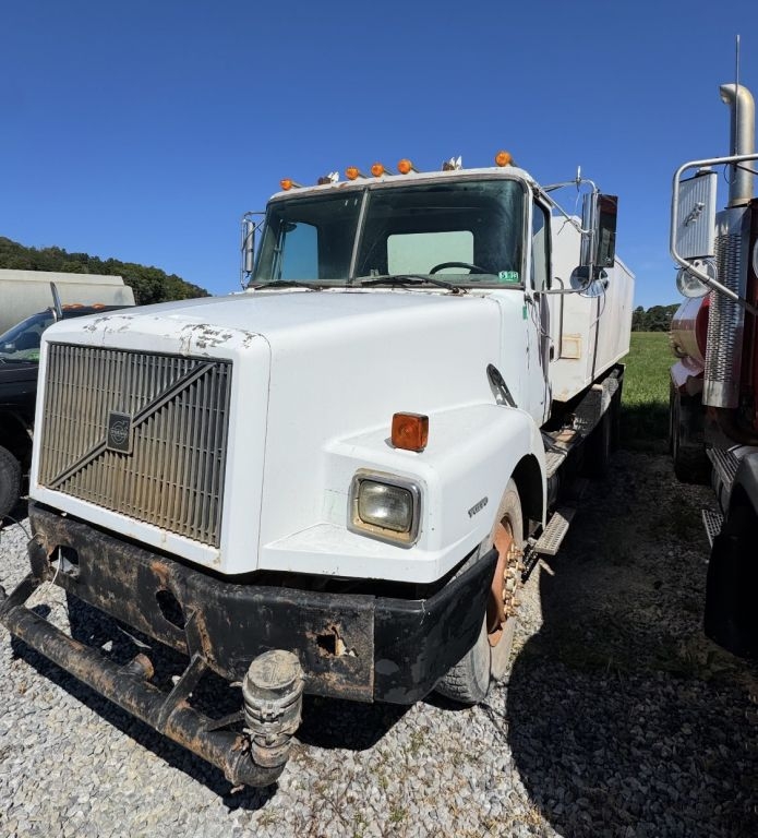 Volvo Water Truck, 3306 Cat Engine (A62679)
