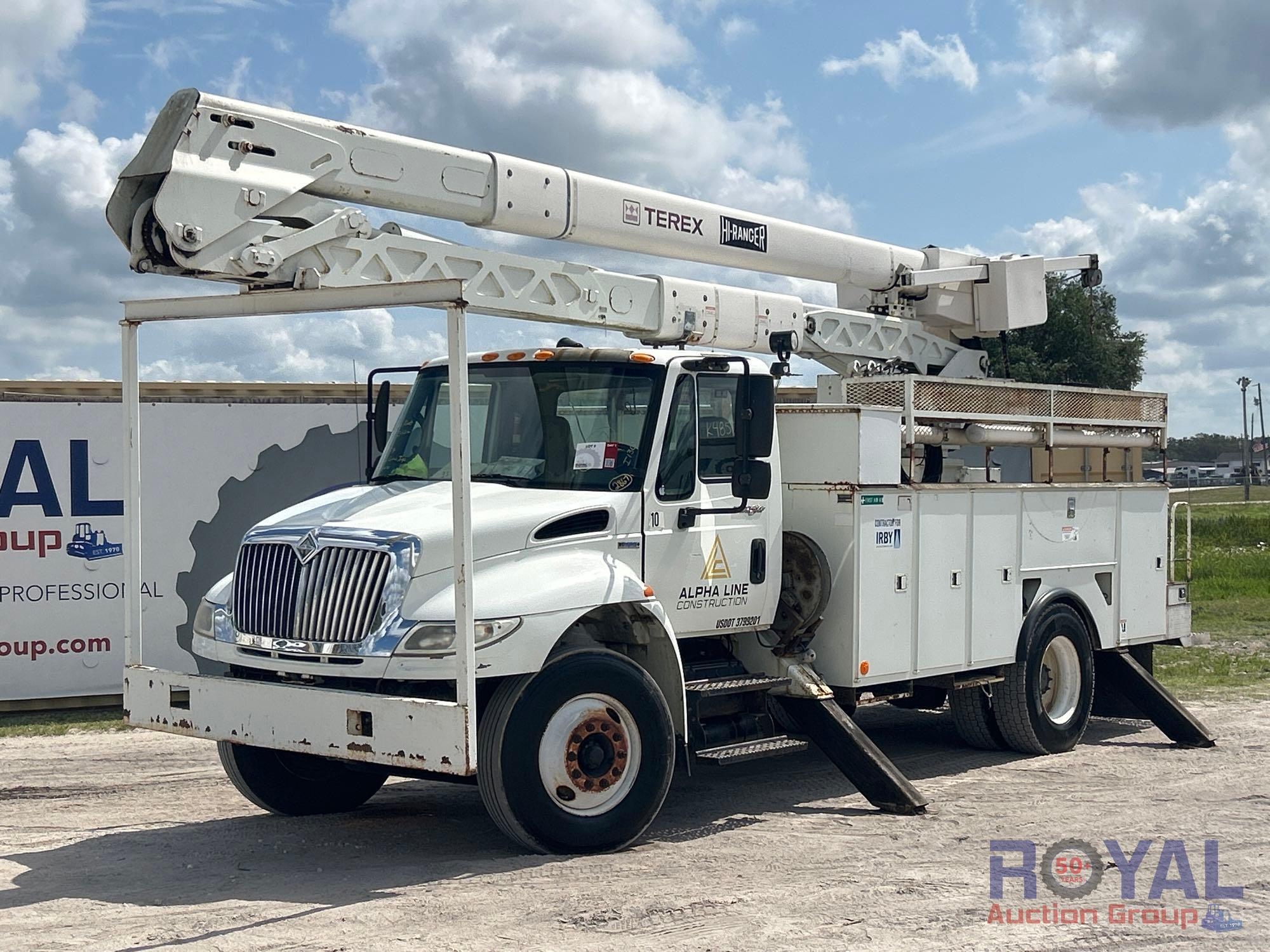 2008 International 4400 Terex Hi-Ranger HRX-55 55ft Material Handling Insulated Bucket Truck (A48081)
