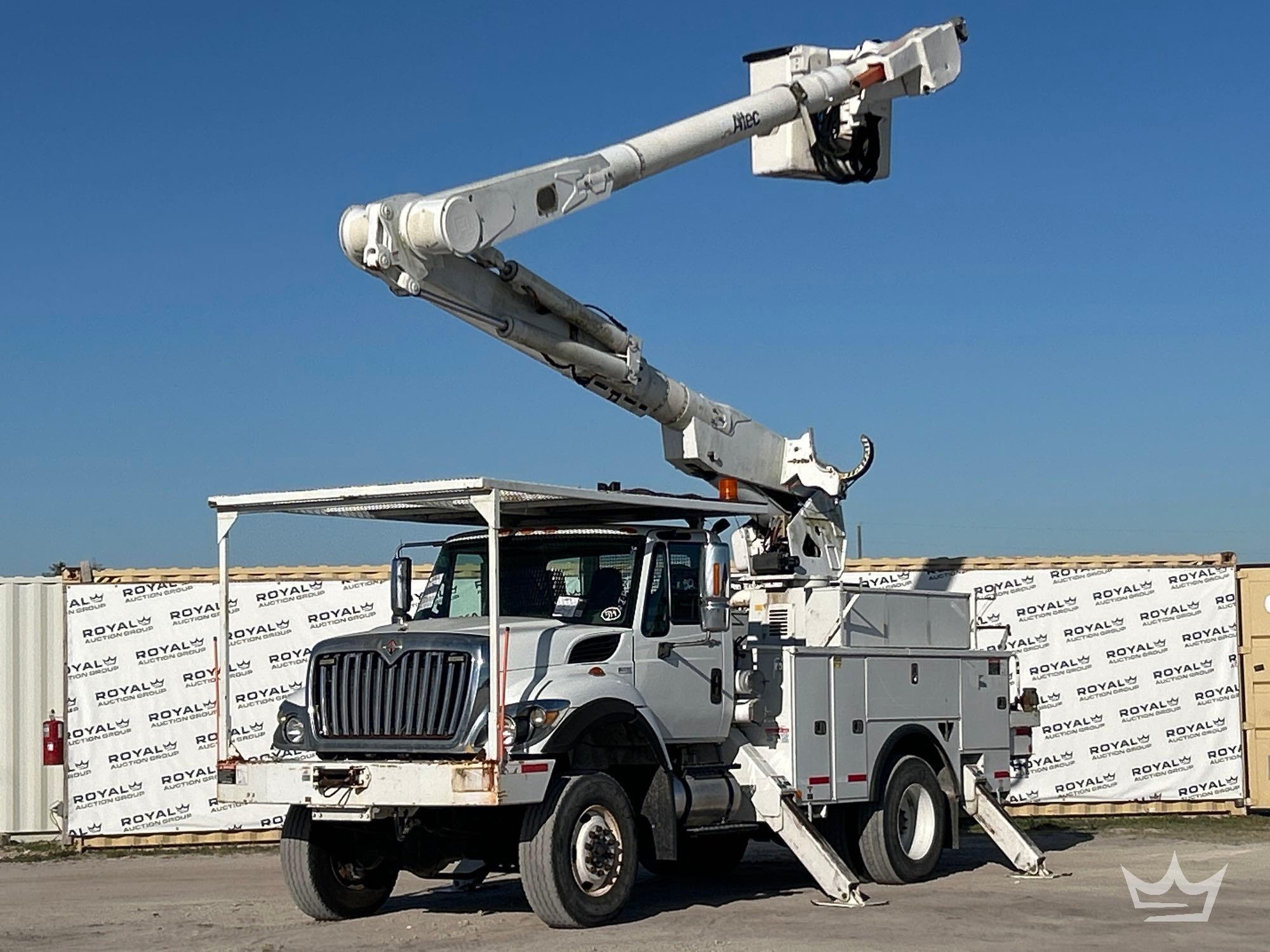 2013 International WorkStar 7400 Altec Bucket Truck (A61568)