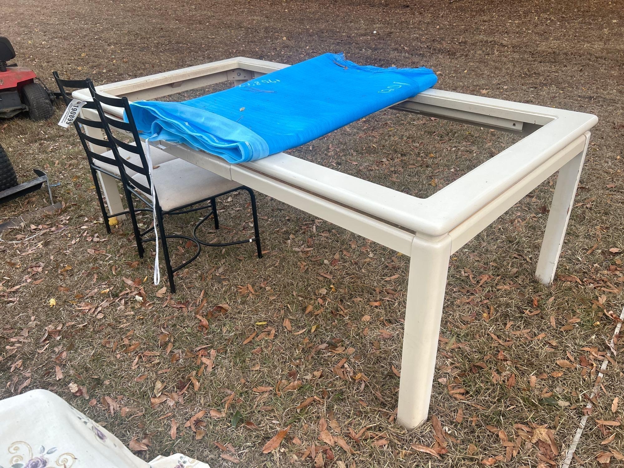 TABLE W/ GLASS & LEAF (A58374)