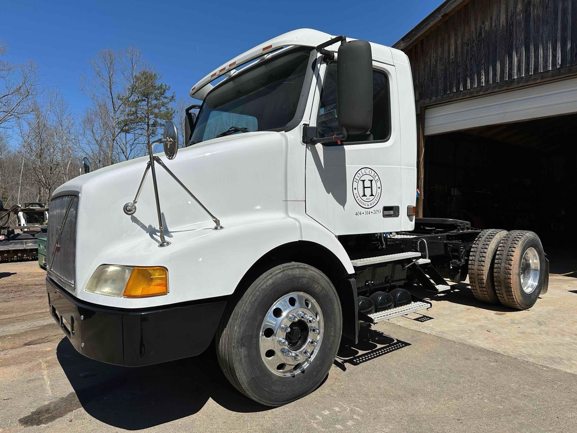 1999 Volvo Day Cab Truck, VIN # 4VA7BBRF8XN767346 (A65563)