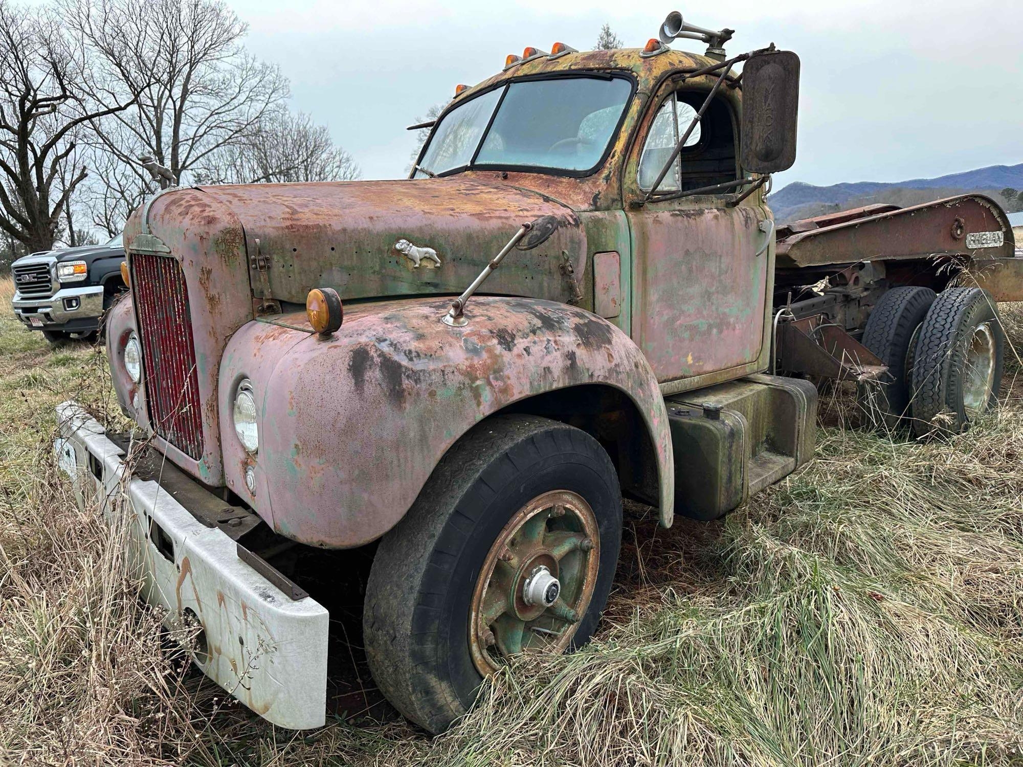INOP/NON-RUNNING 1957 B61 Mack (A65563)