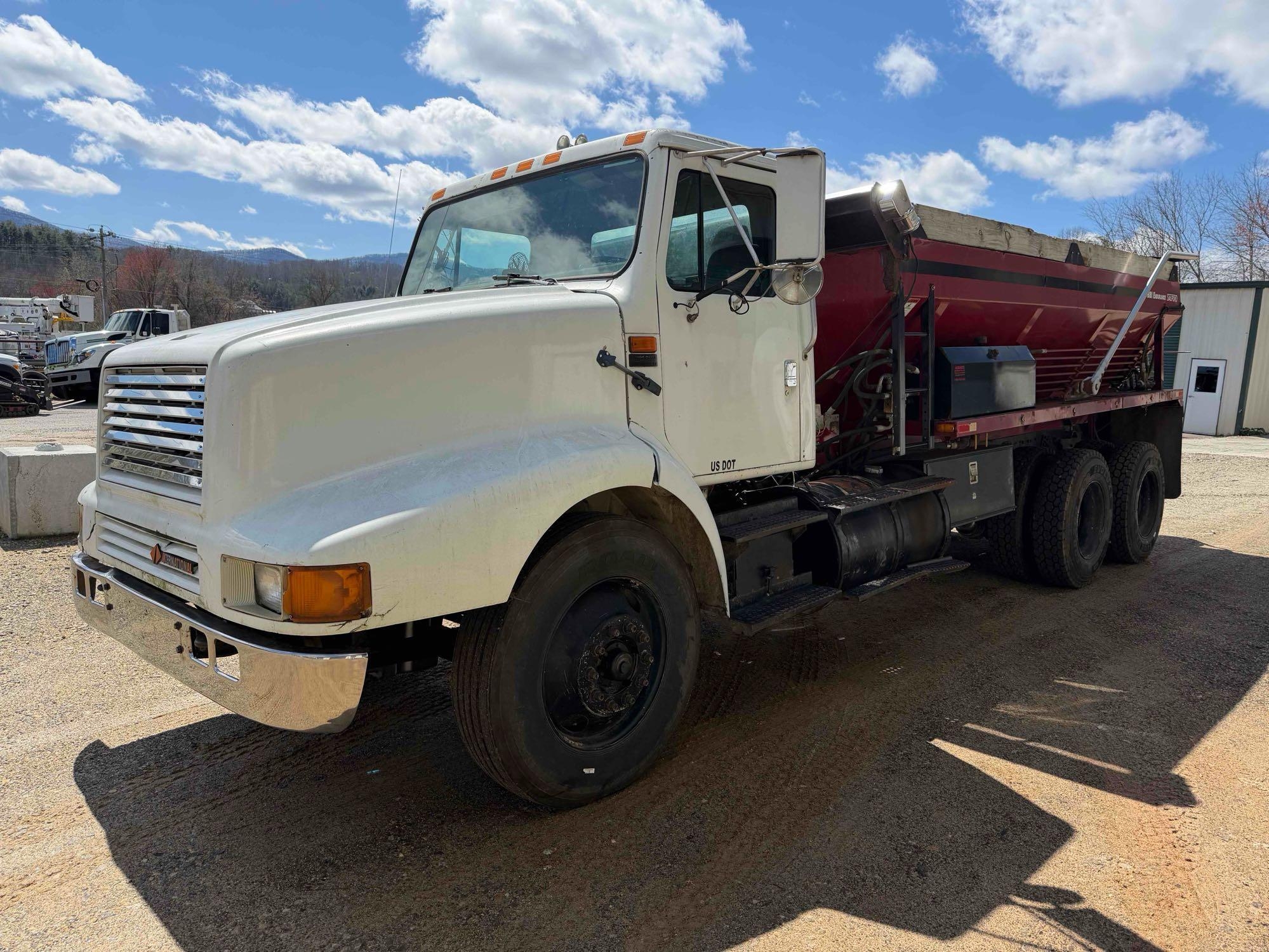 1992 International 8200 Spreader Truck, VIN # 1HSHEDPN2NH418329 (A65563)