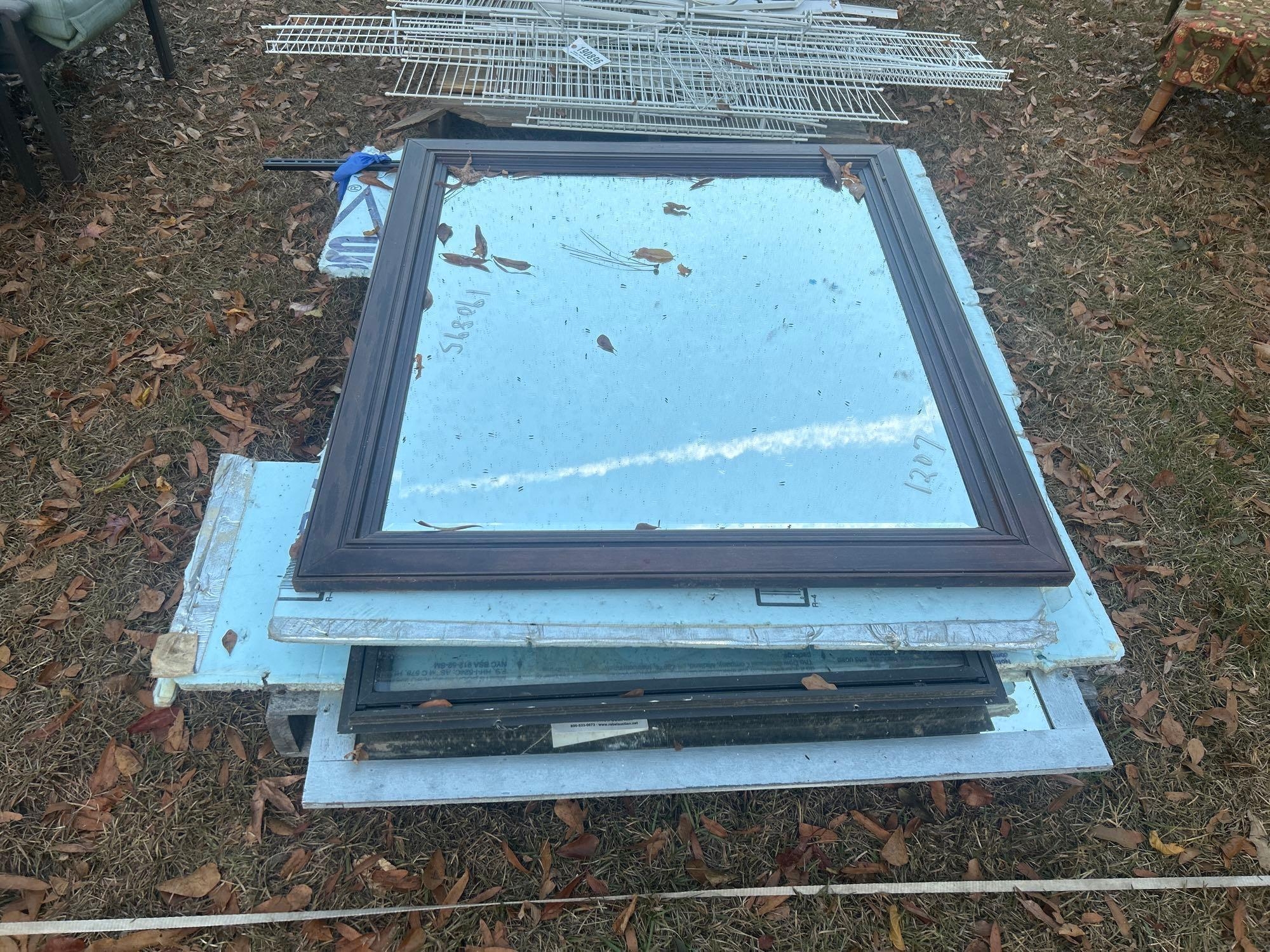 PALLET OF MIRRORS & GLASS (A58374)