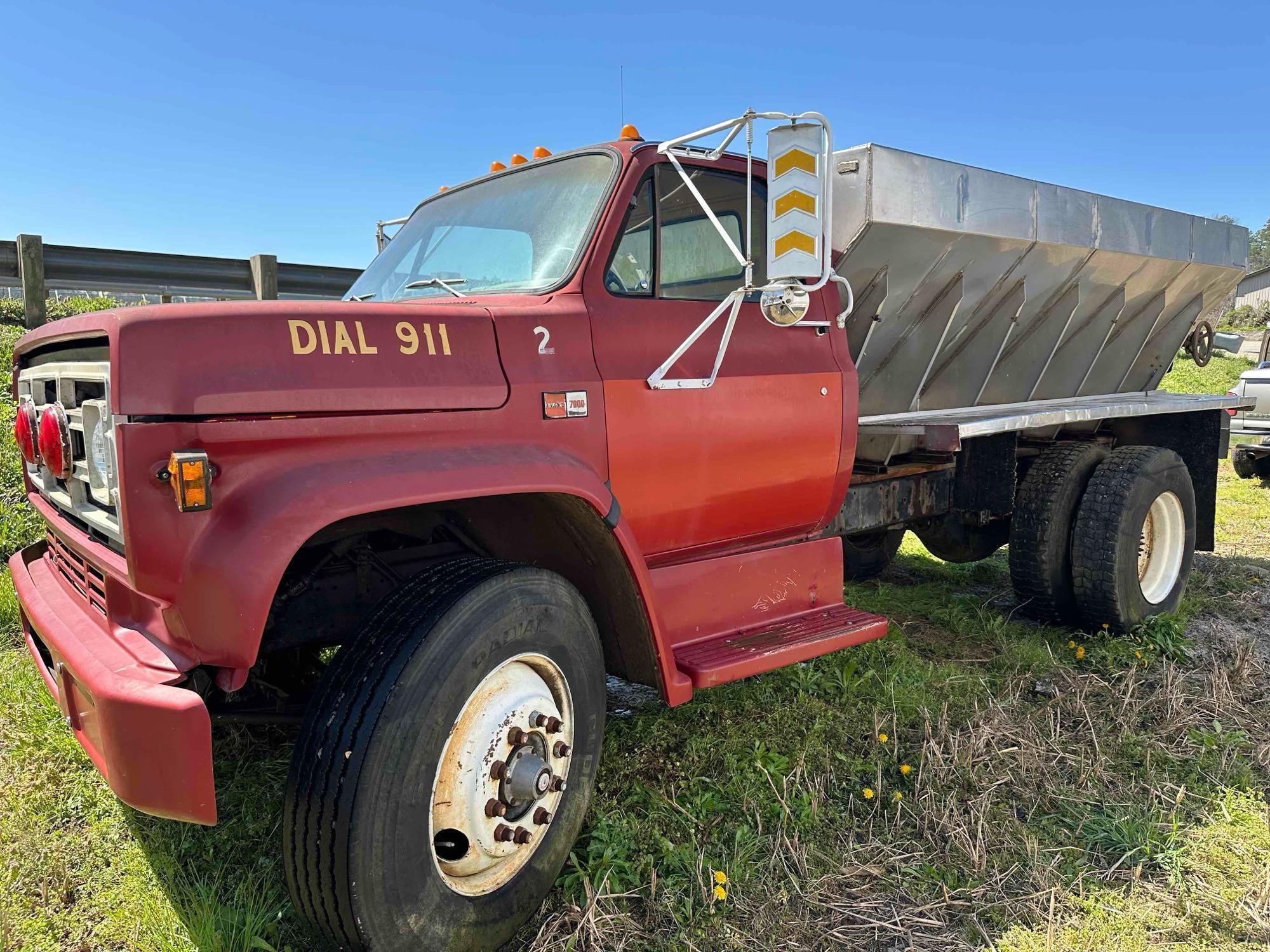 1986 GMC C7000 Fertilizer/Spreader Truck, VIN # 1GDL7D1B8GV512761 (A65563)