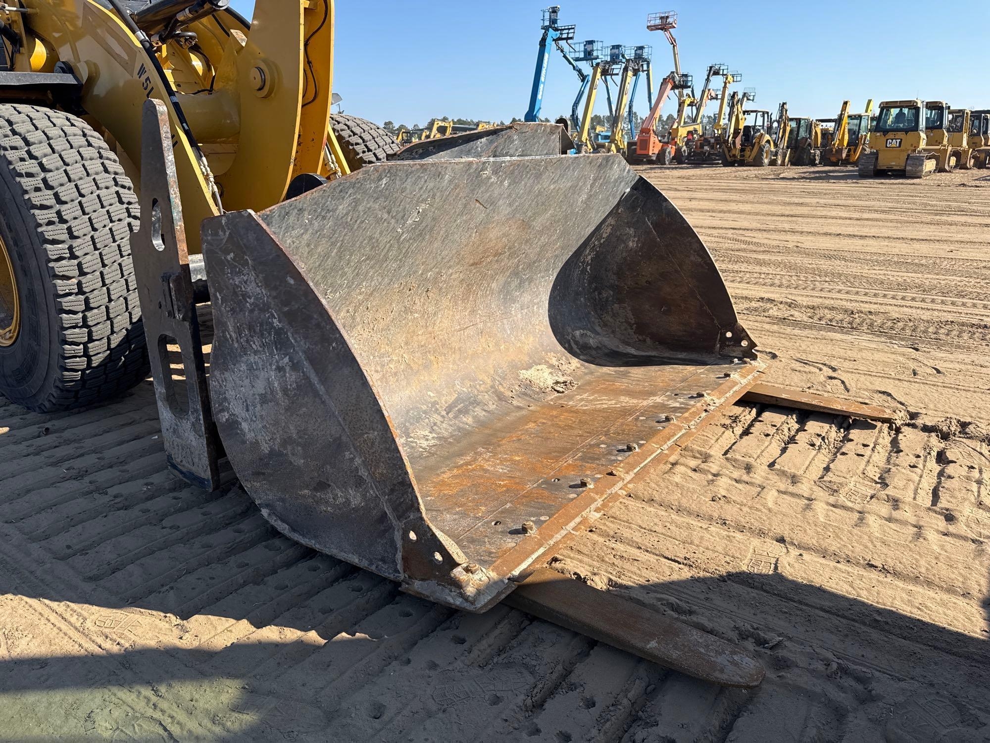 CATERPILLAR 72" HANG-ON WHEEL LOADER FORKS (A60429)