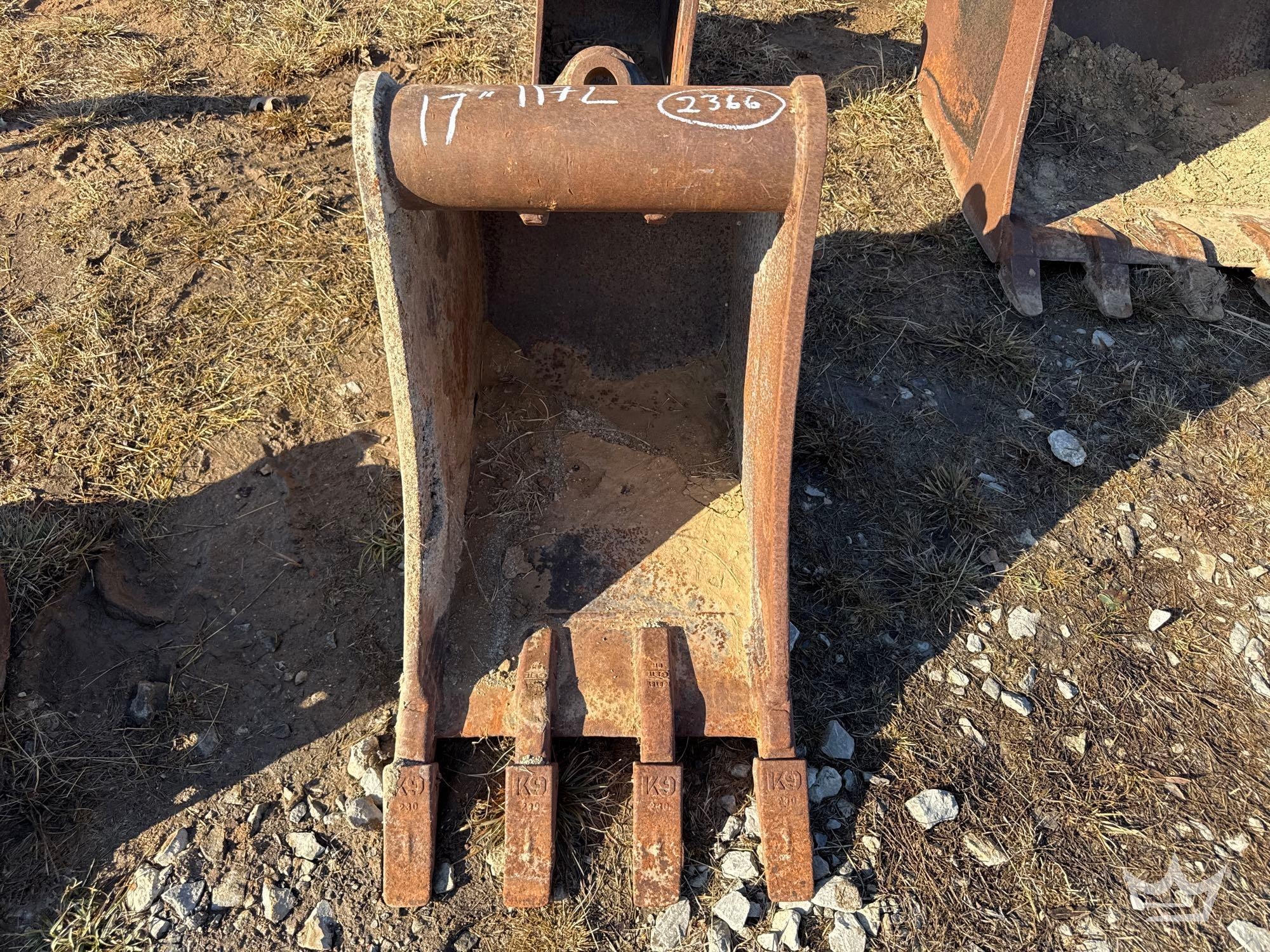 17in. Bucket w/ Teeth Excavator Attachment (A64194)