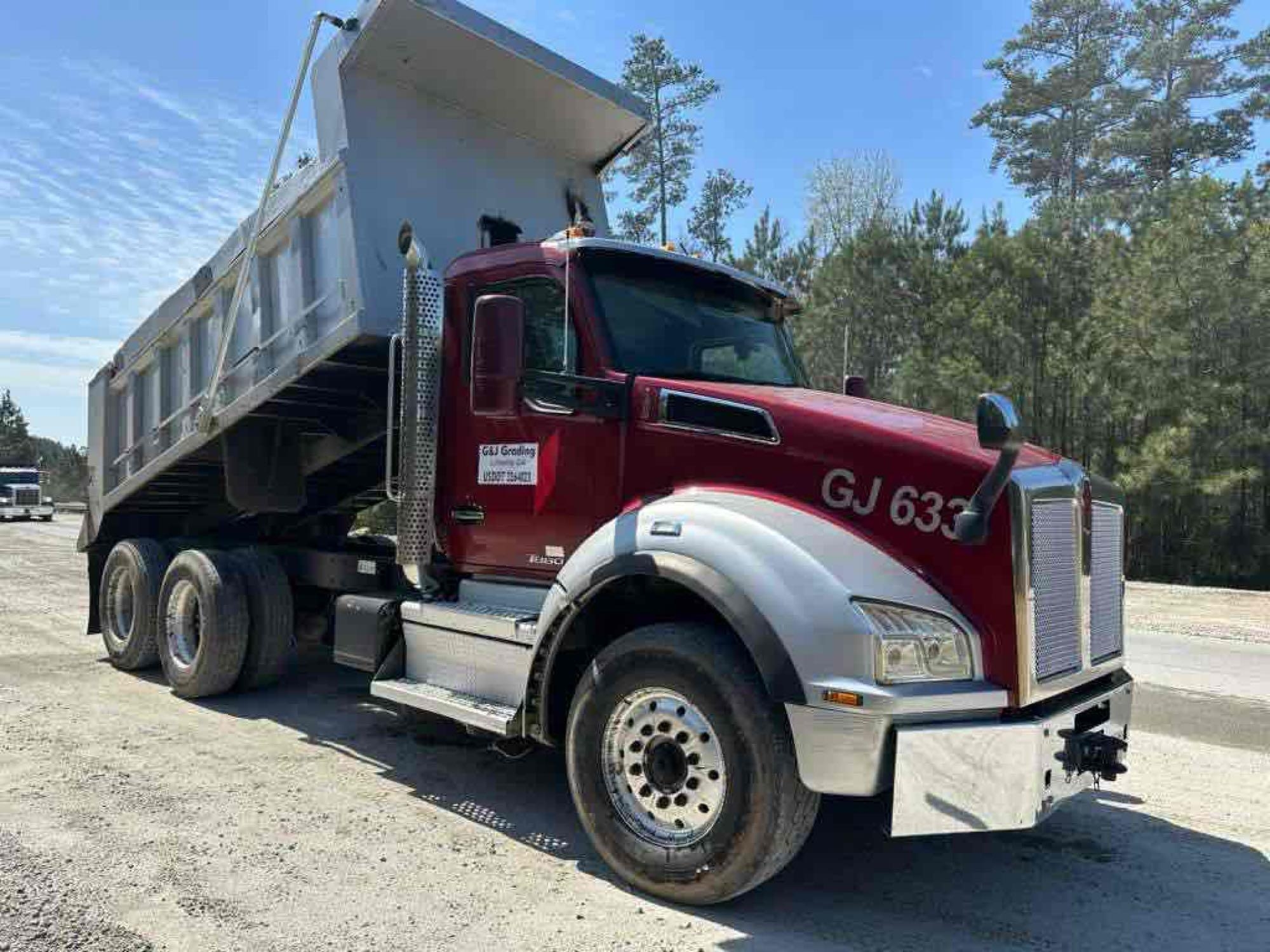 2021 Kenworth T880 Tandem Dump Truck, VIN # 1NKZL40X6MJ464380 (A65563)