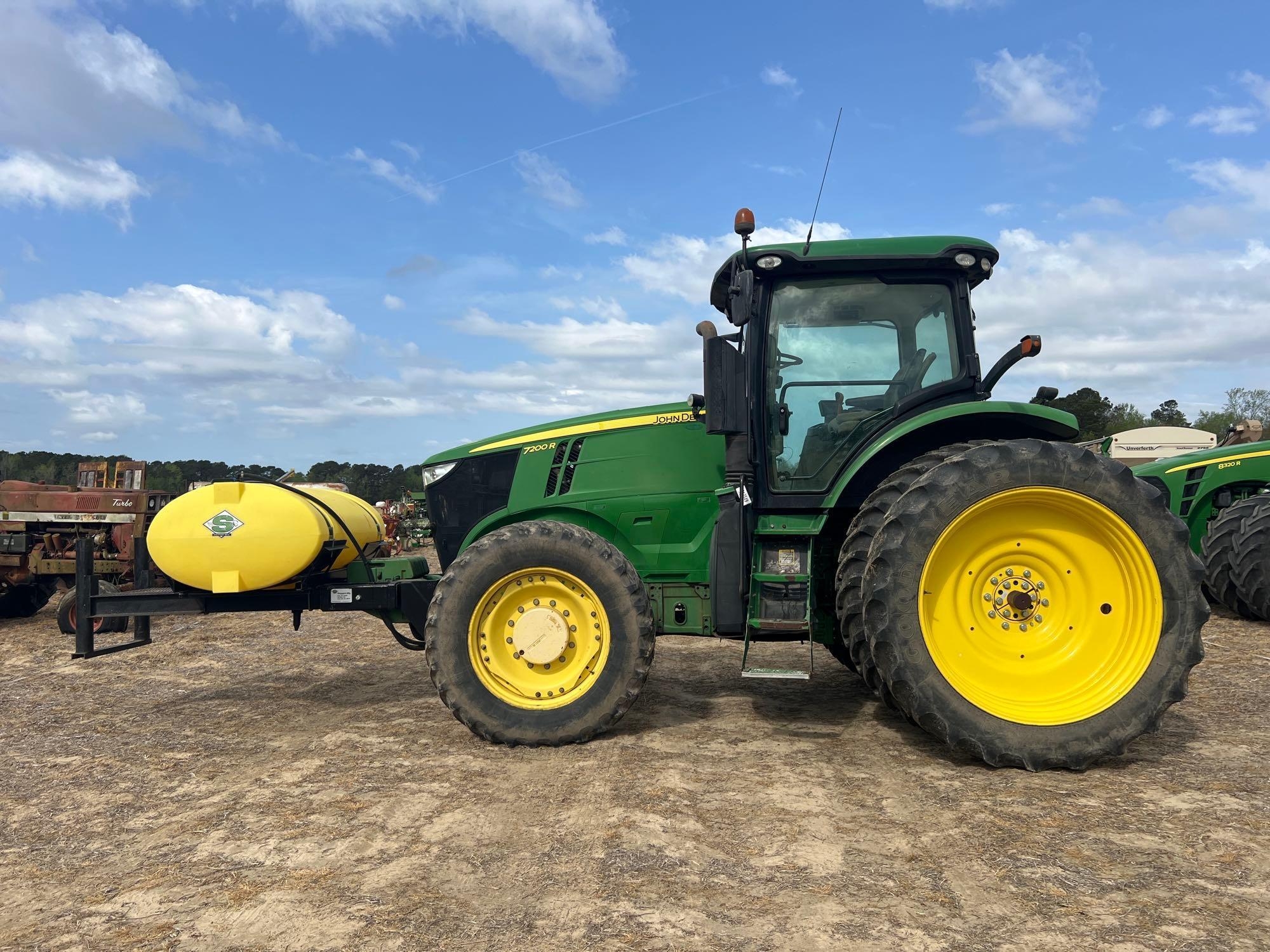 JOHN DEERE 7200R TRACTOR (A64278)