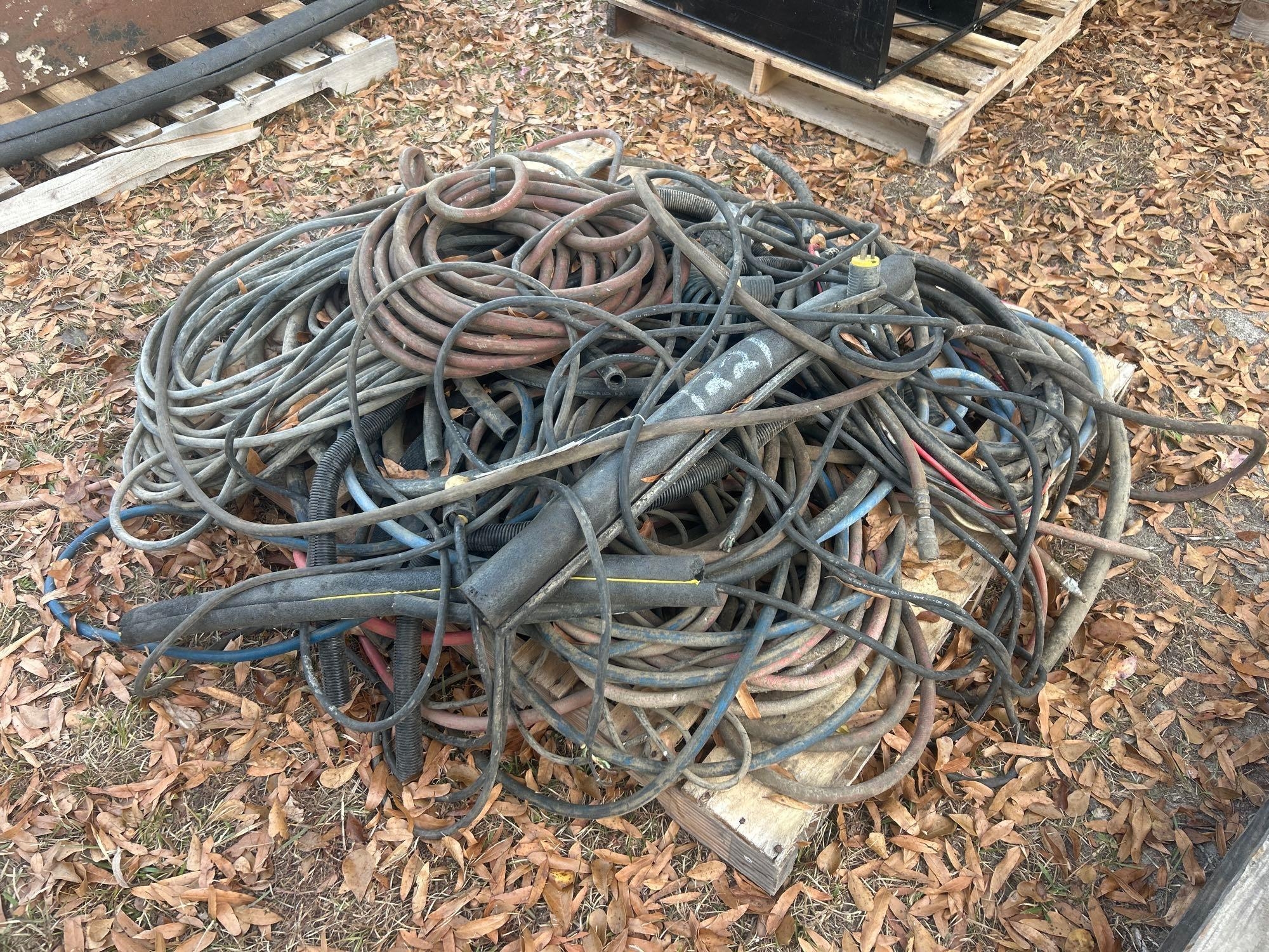 PALLET OF HOSE & WIRE (A58374)