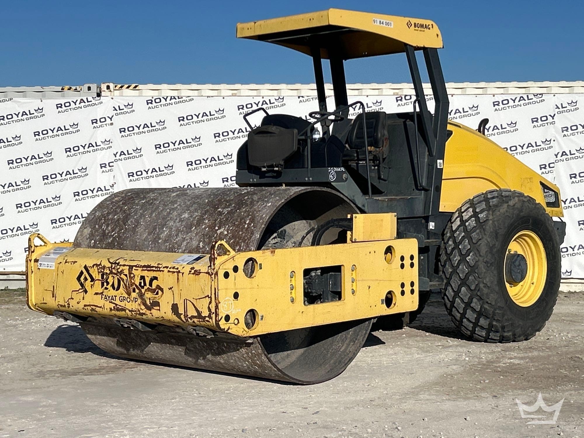 2013 Bomag BM-211D Vibratory Soil Compactor (A61567)