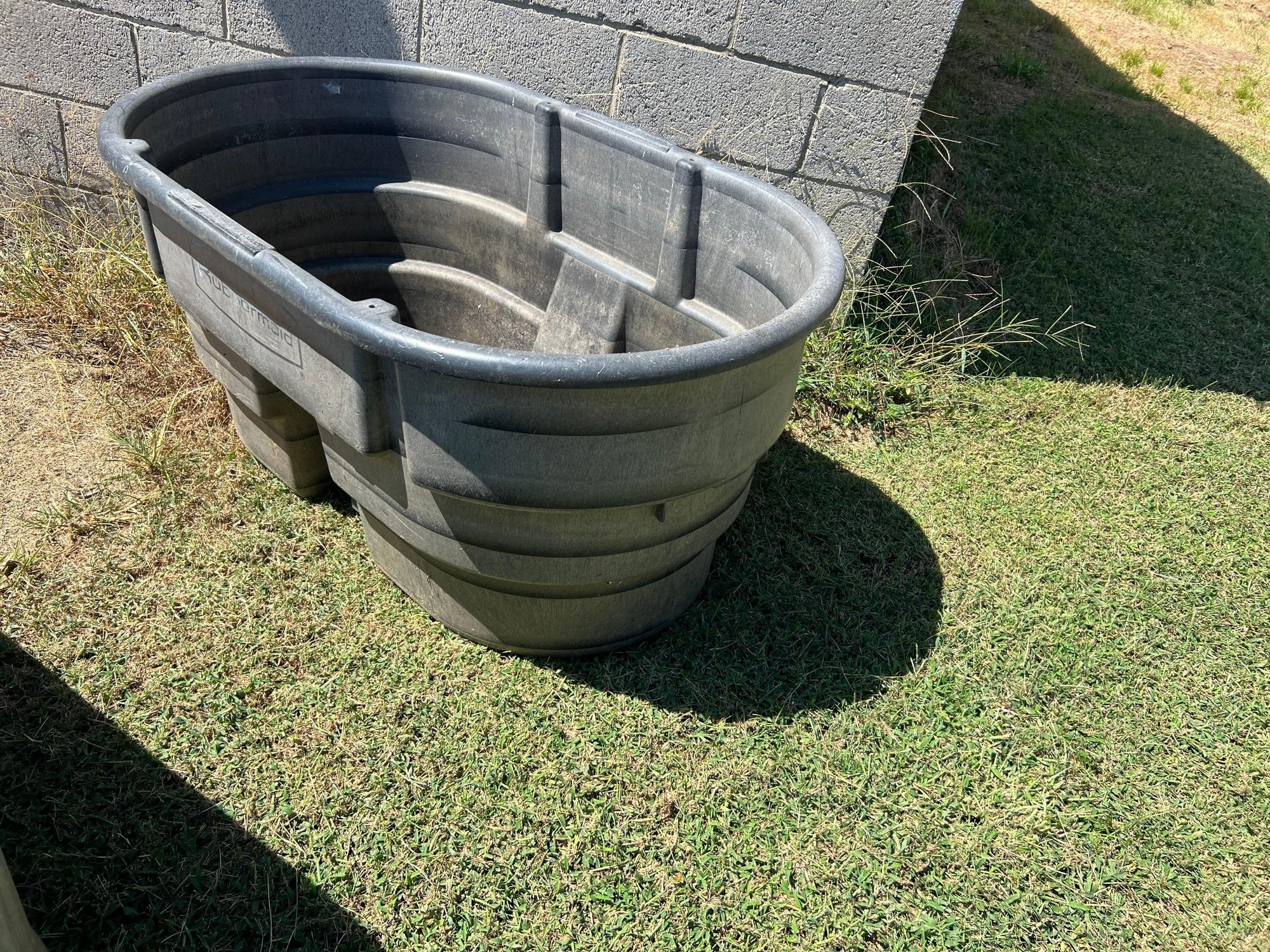 Rubbermaid Water Trough - 100 Gallons (A55301)