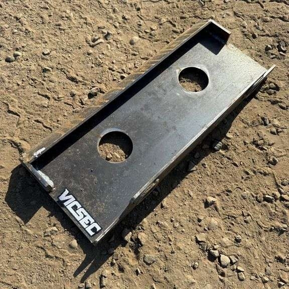 Toro Dingo Mini Skid-Steer Mounting Plate (New/Unused) (A59225)