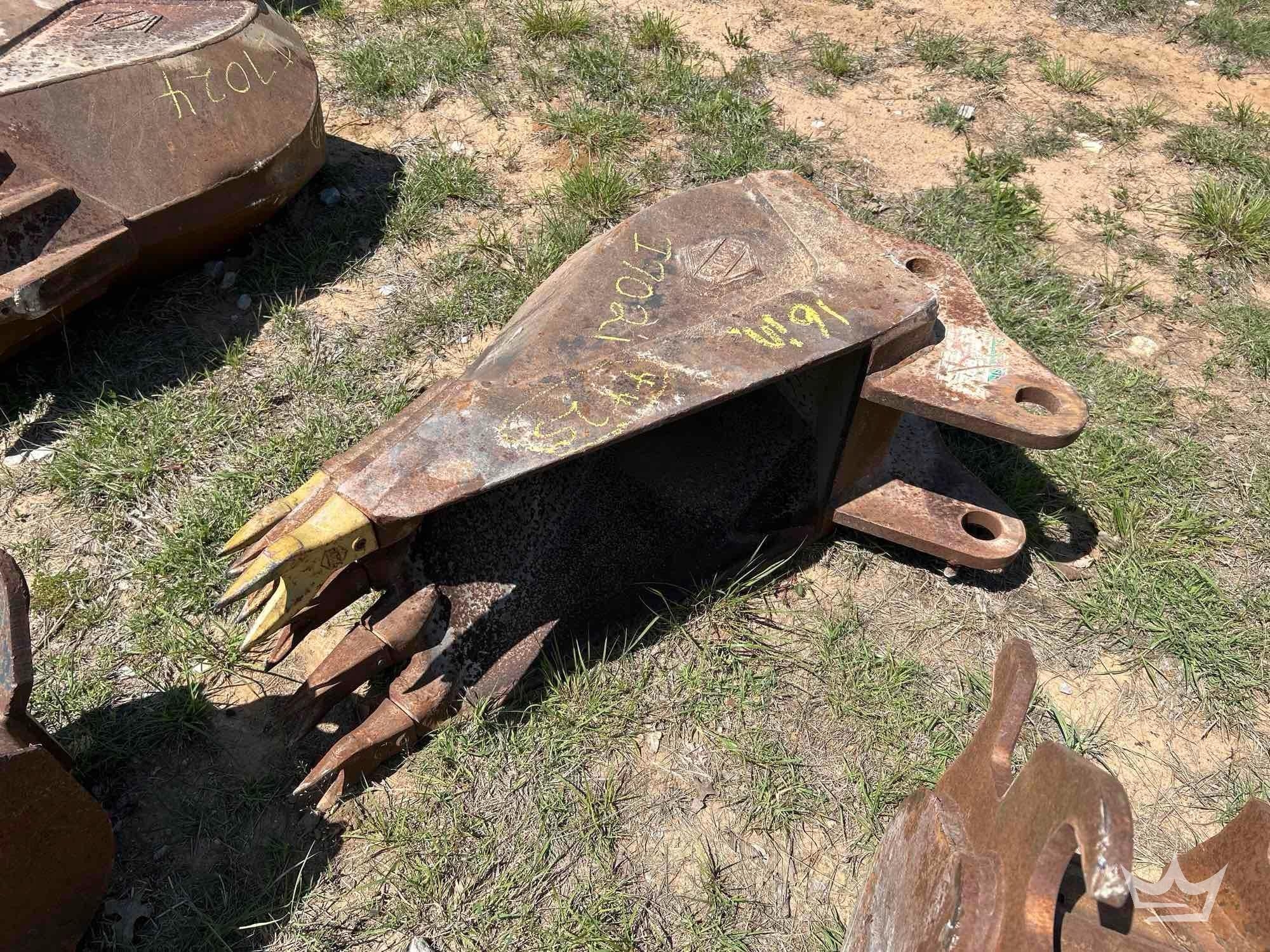 16in. Bucket with Teeth Excavator Attachment (A64194)