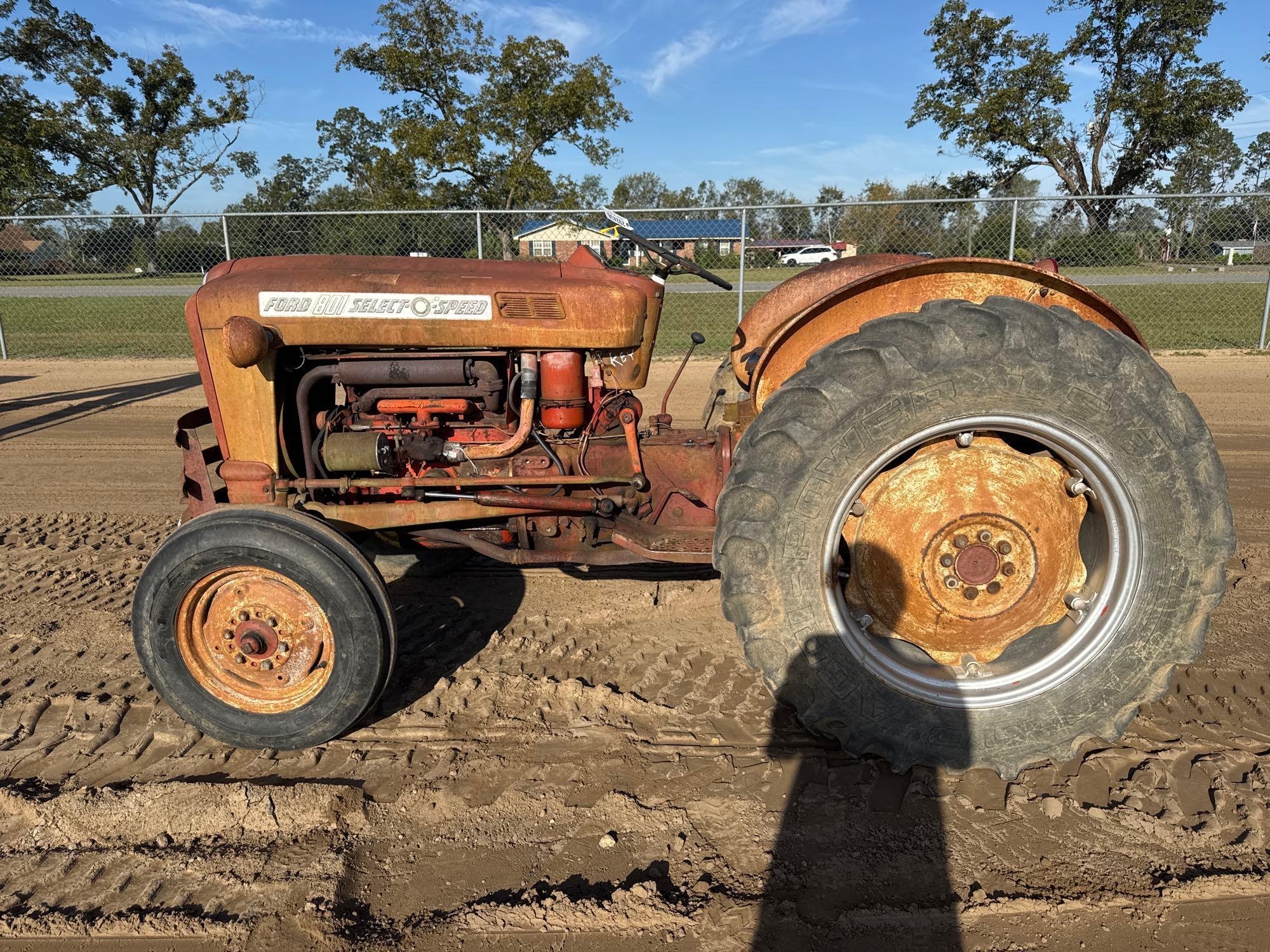 FORD 801 SELECT-O-SPEED TRACTOR (A54756)