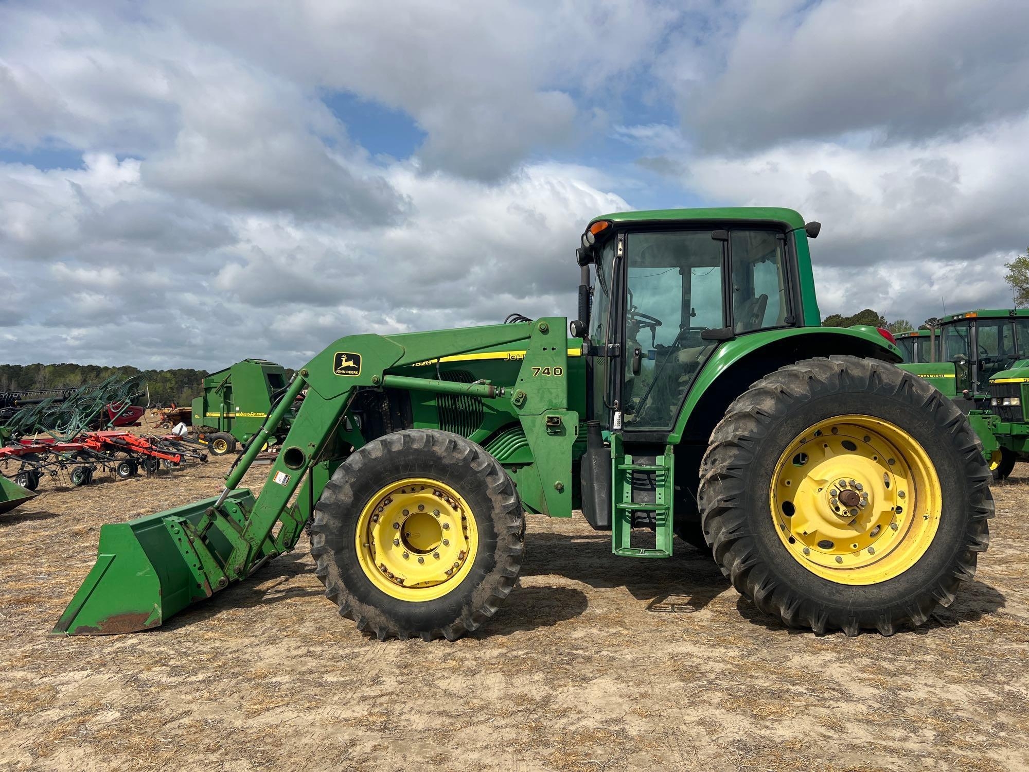 JOHN DEERE 7320 TRACTOR (A64278)