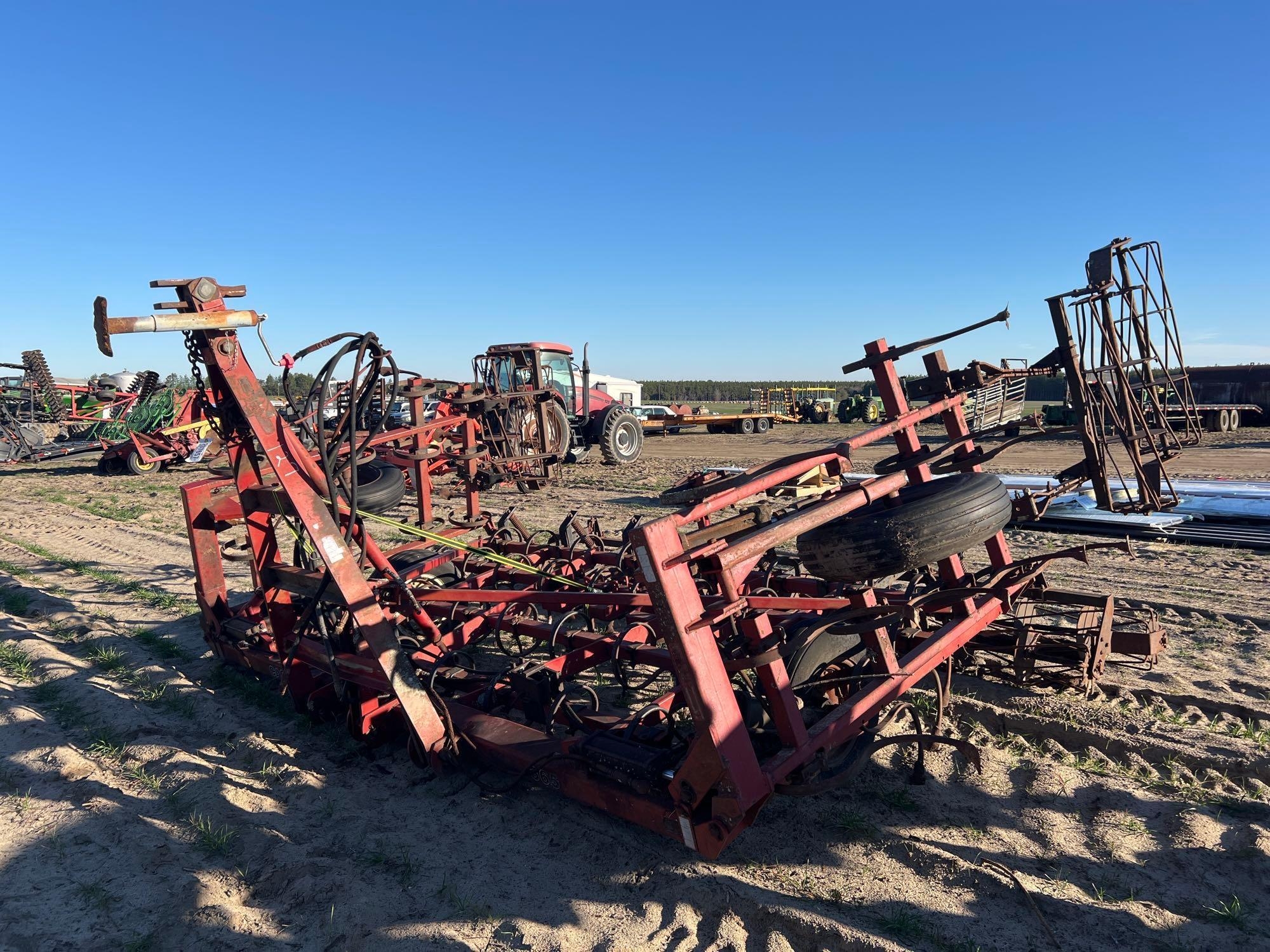 CASE INTERNATIONAL FIELD CULTIVATOR (A63290)
