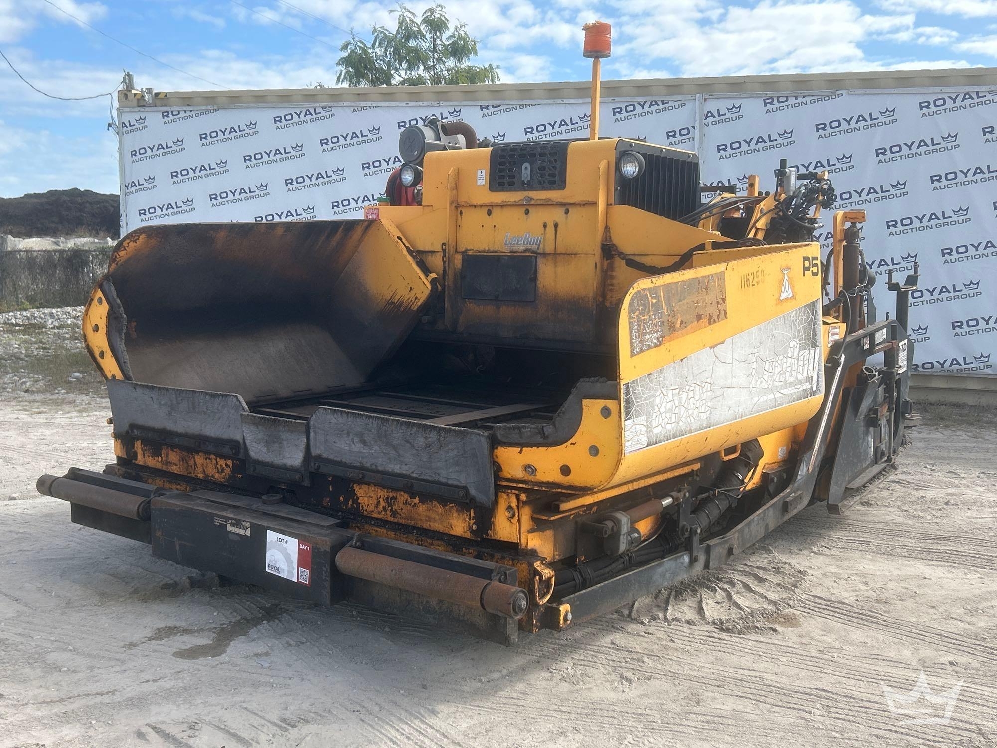 2015 LeeBoy 8510C Asphalt Paver (A61572)