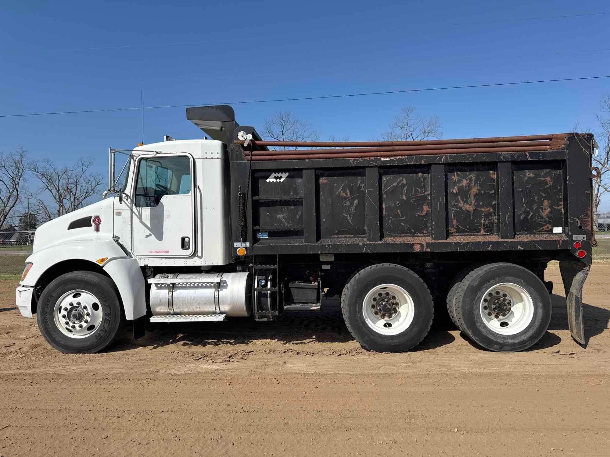 2013 KENWORTH T370 DUMP TRUCK (A64280)