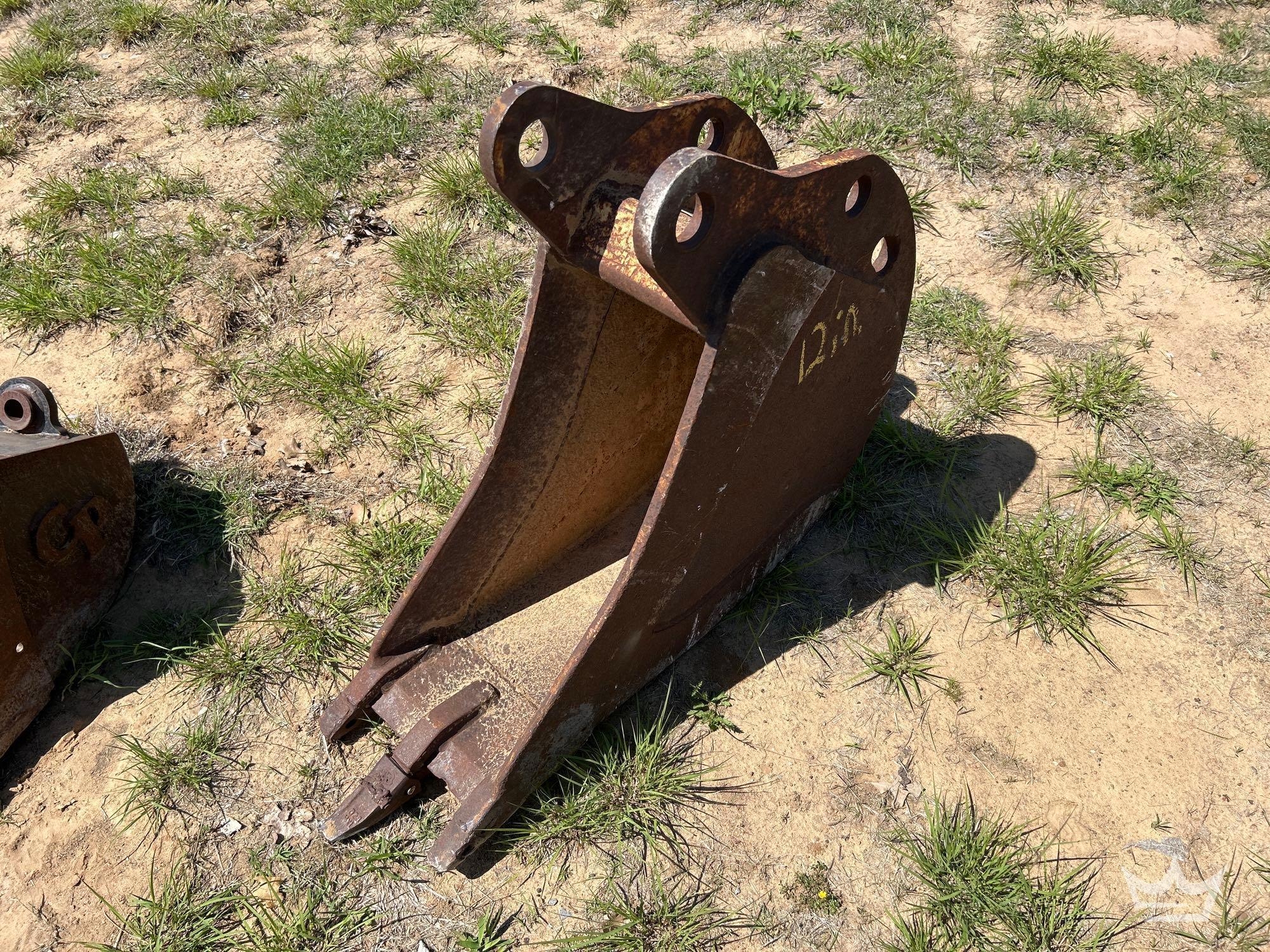 Gannon 12in. Bucket with Teeth Excavator Attachment (A64194)