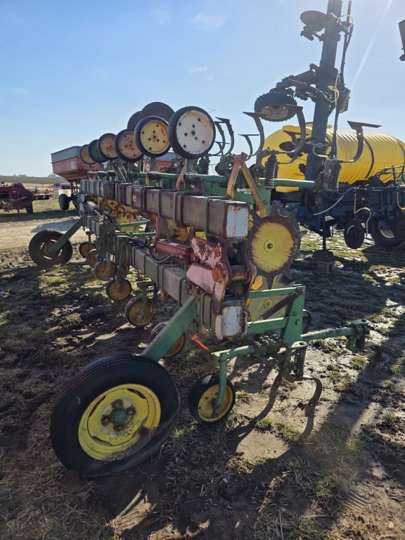12R John Deere Cultivator (A66285)