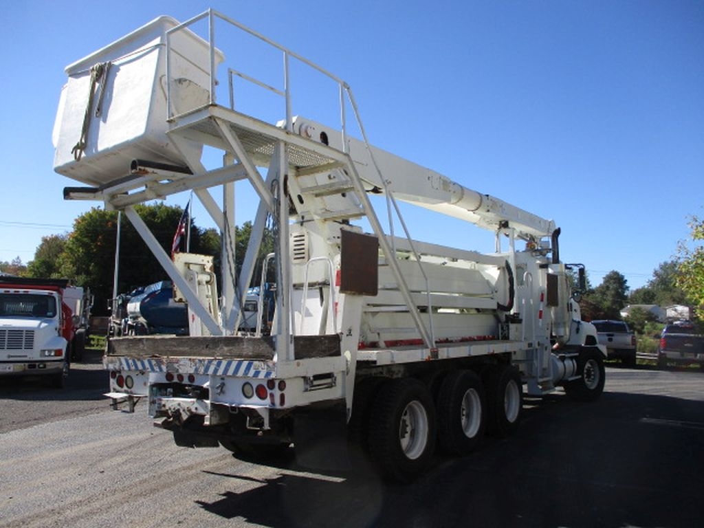 2007 INTERNATIONAL PAYSTAR 5600 Bucket Truck (A47371)