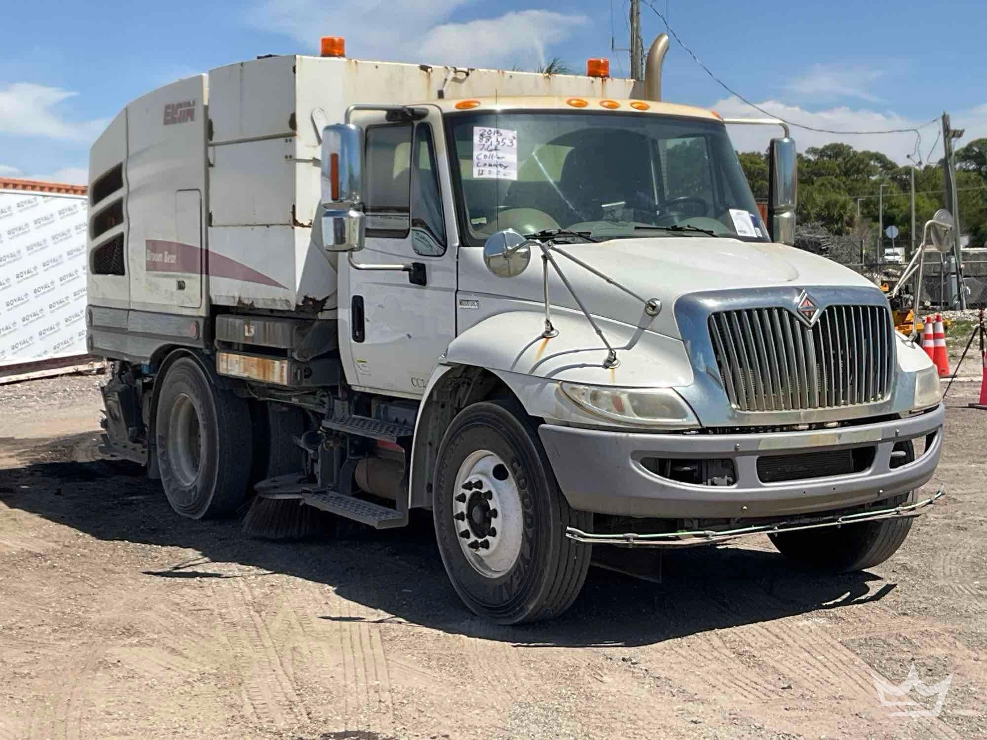 2015 International DuraStar 4300 Elgin Broom Bear Street Sweeper Truck (A64556)