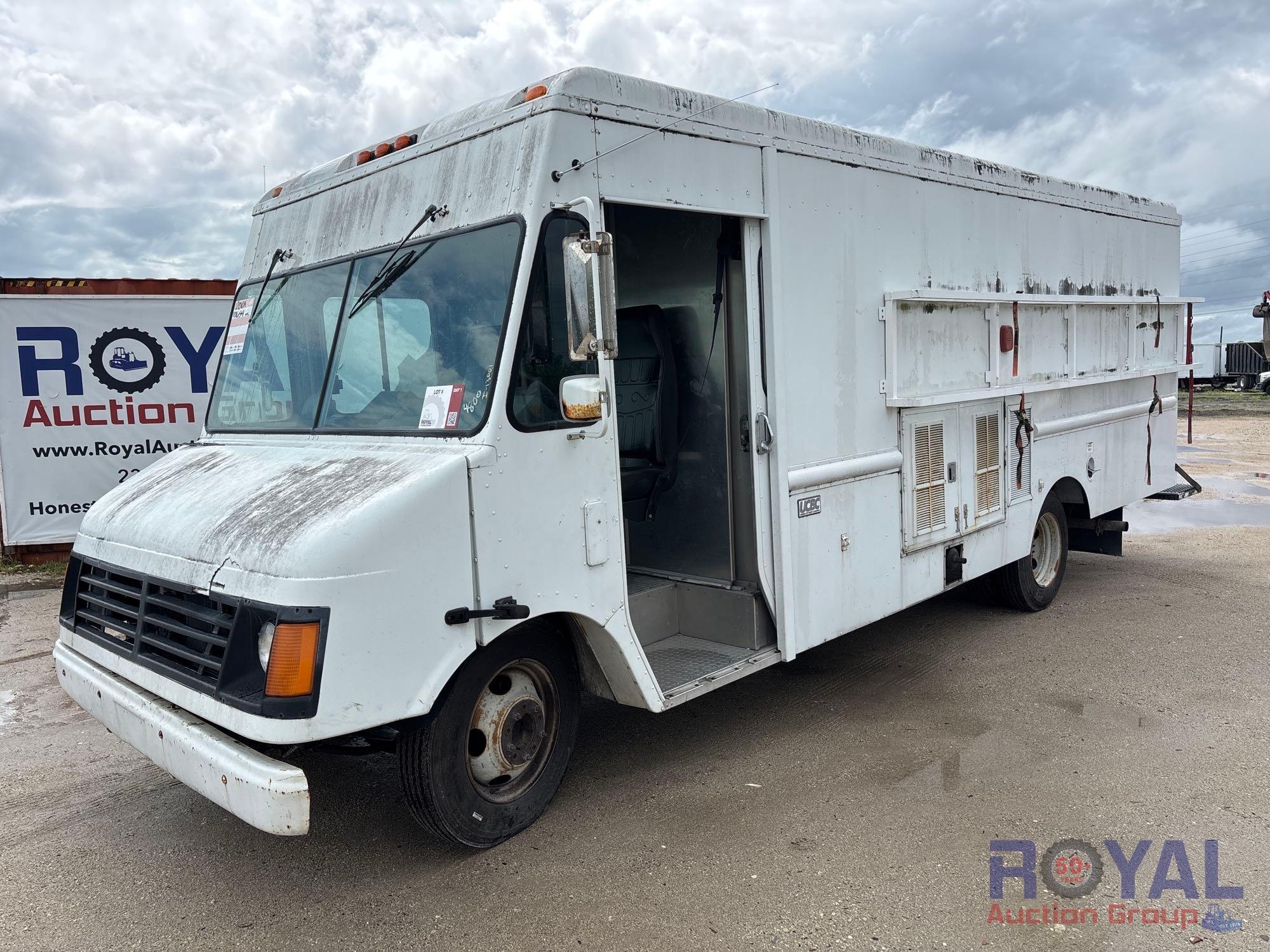 2001 Workhorse P42 SWAT Transport Truck (A46683)