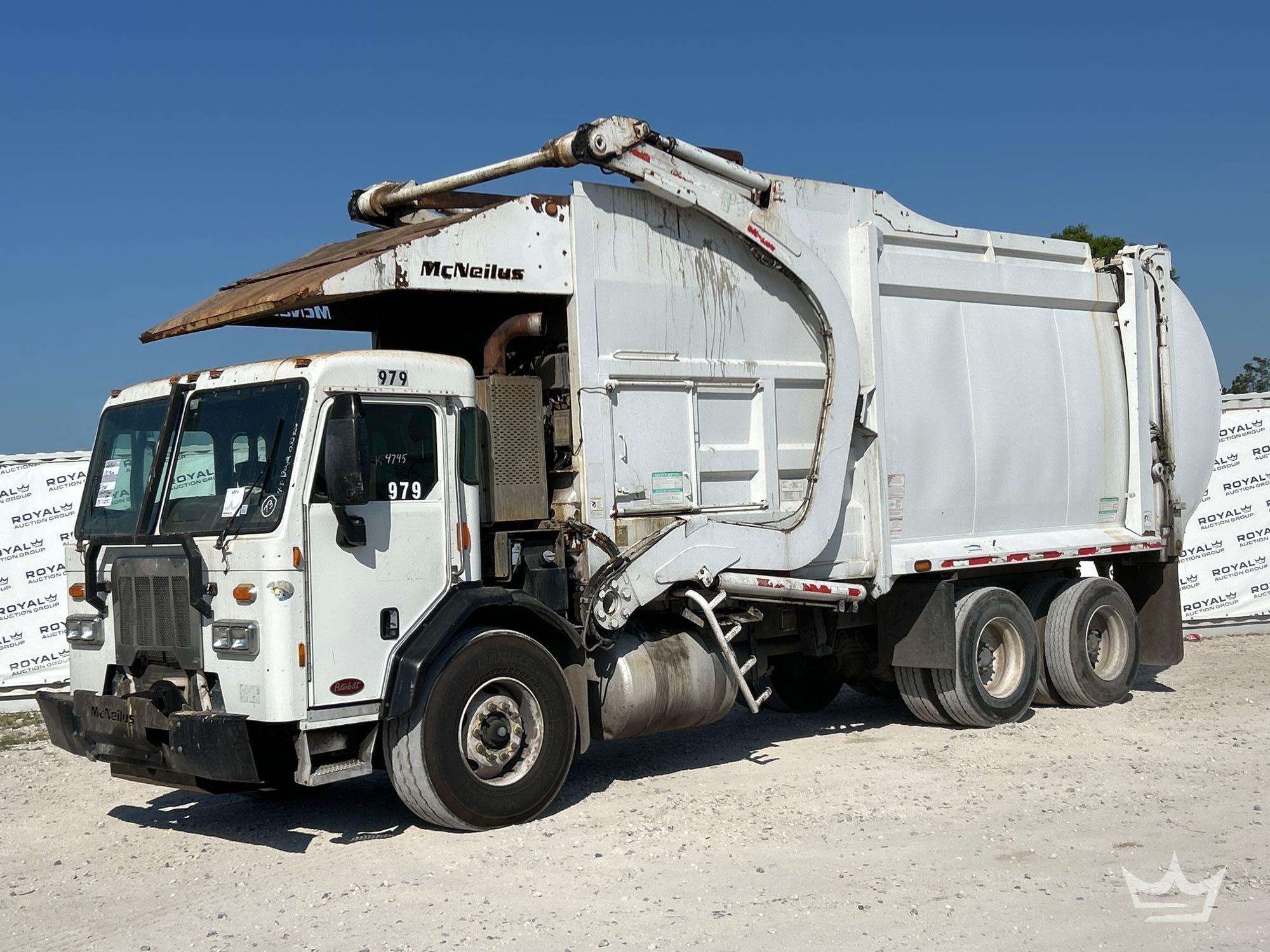 2015 Peterbilt 320 T/A McNeilus Front Loader Garbage Truck (A64556)