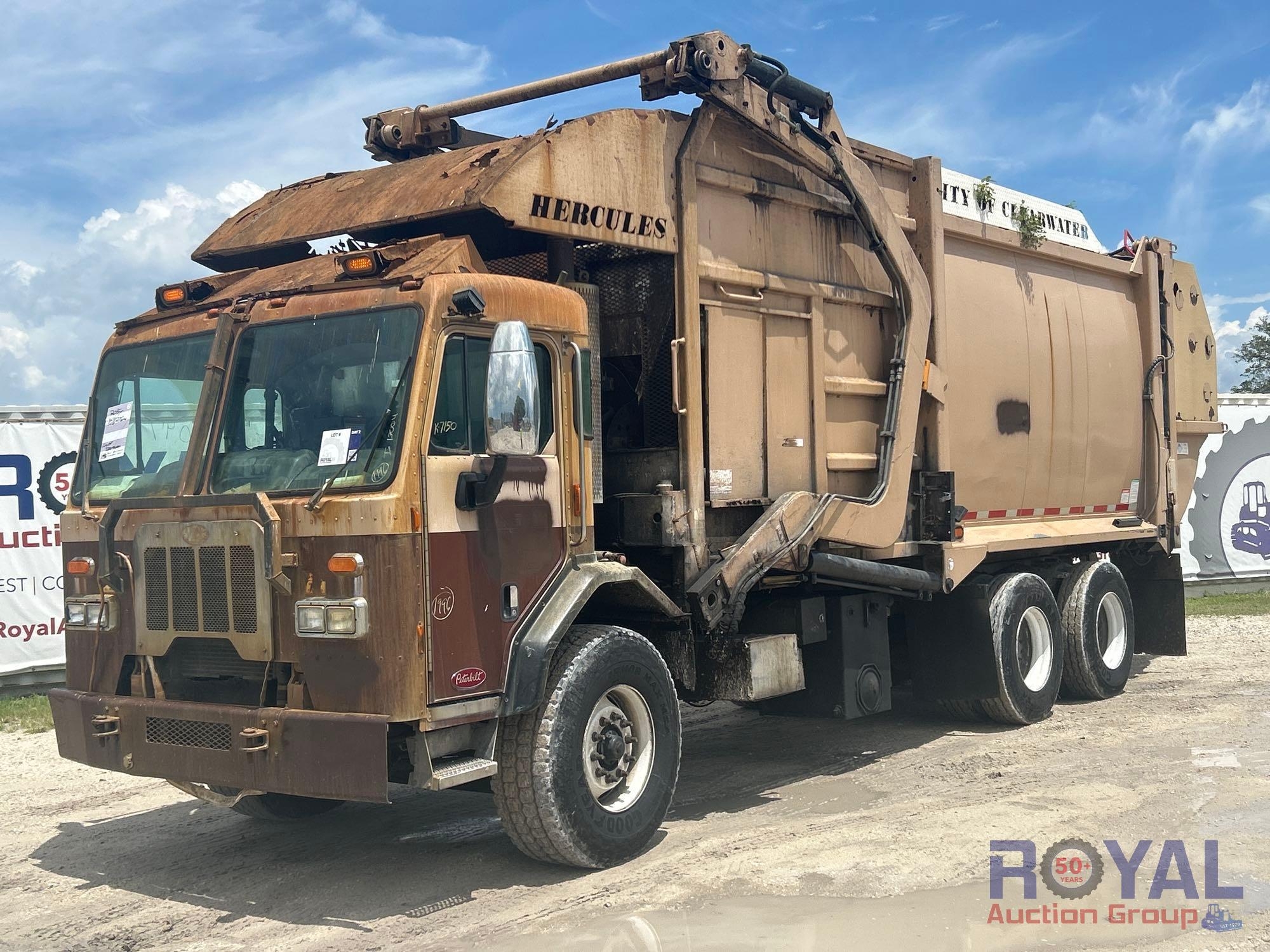 2015 Peterbilt 320 T/A EZ-Pack Front Loader Garbage Truck (A55852)