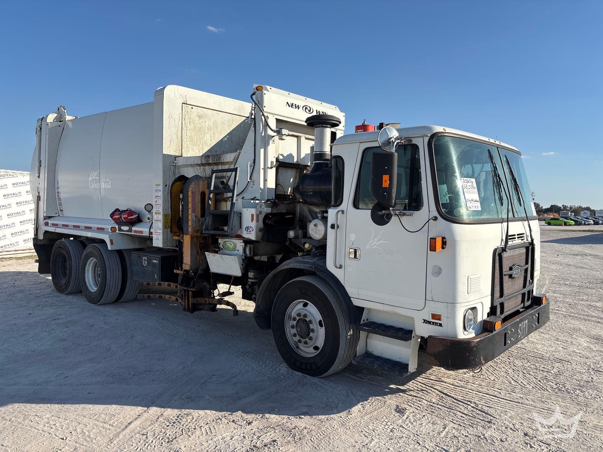 2020 Autocar Xpeditor T/A New Way Side Loader Garbage Truck (A61573)