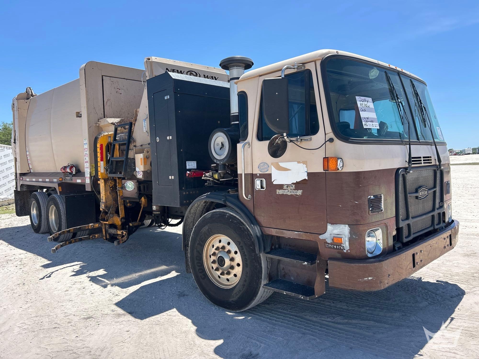2015 Autocar Xpeditor T/A New Way 31ASL 31yd Side Loader Garbage Truck (A66736)