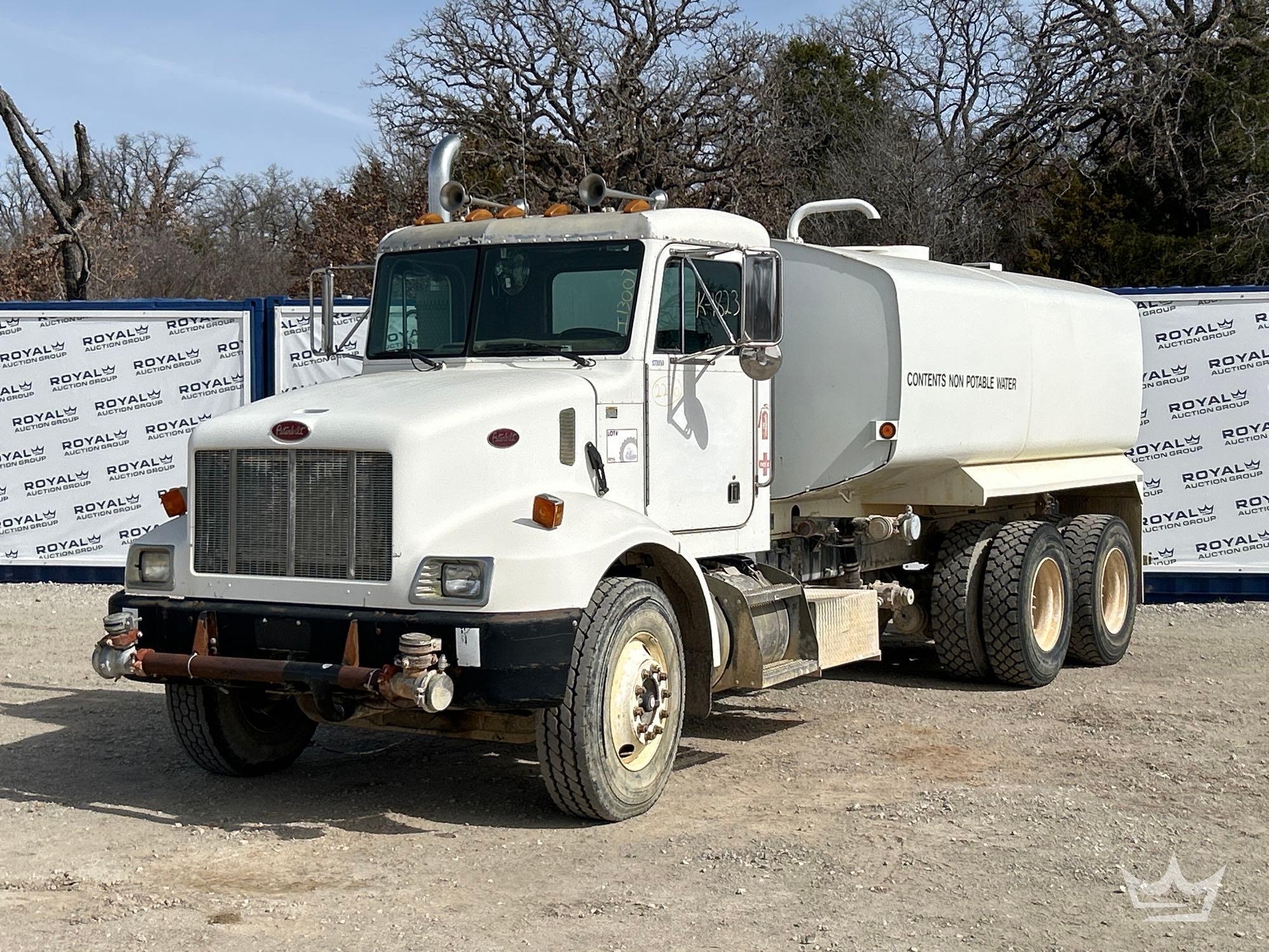 2001 Peterbilt 330 4,000 Gallon Water Truck (A64194)