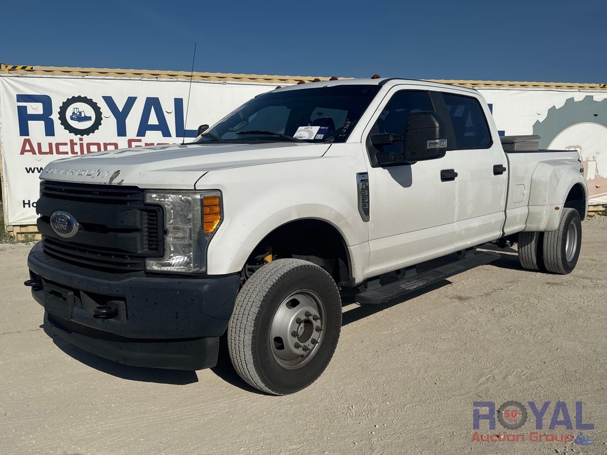 2017 Ford F-350 4x4 XL Crew Cab Pickup Truck (A46684)